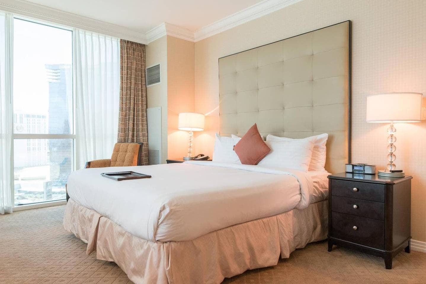 Verdadera suite de 1 dormitorio con balcón y vista al Strip en MGM Signature — 6