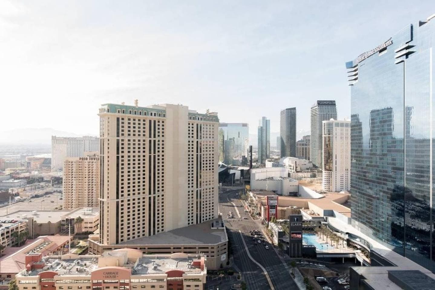 Verdadera suite de 1 dormitorio con balcón y vista al Strip en MGM Signature — 1