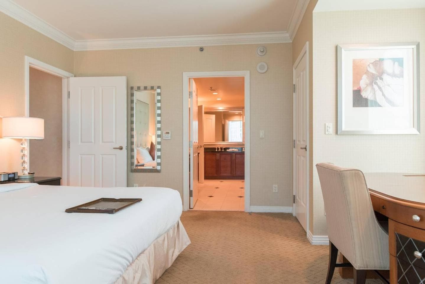 Verdadera suite de 1 dormitorio con balcón y vista al Strip en MGM Signature — 23