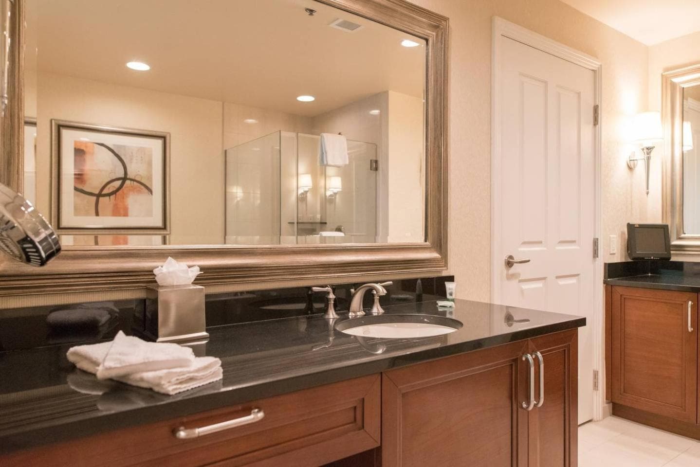 Verdadera suite de 1 dormitorio con balcón y vista al Strip en MGM Signature — 29
