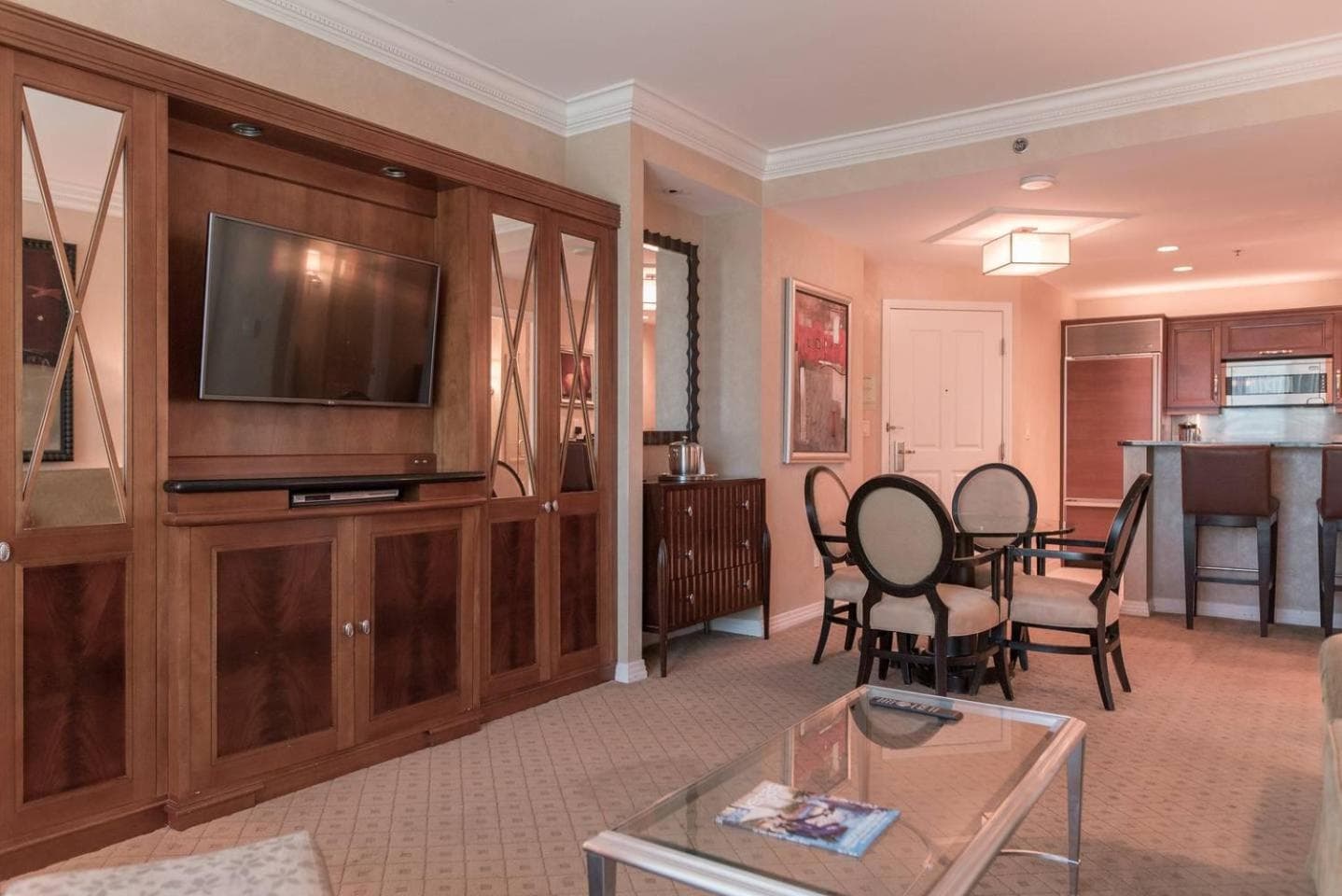 Verdadera suite de 1 dormitorio con balcón y vista al Strip en MGM Signature — 26