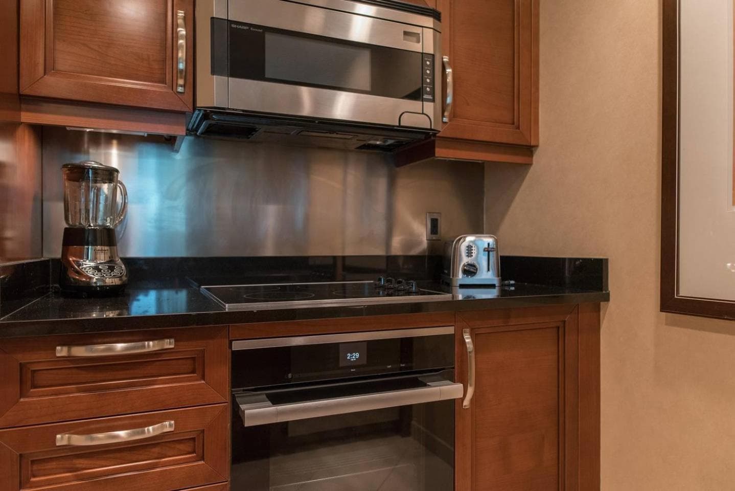 Verdadera suite de 1 dormitorio con balcón y vista al Strip en MGM Signature — 18