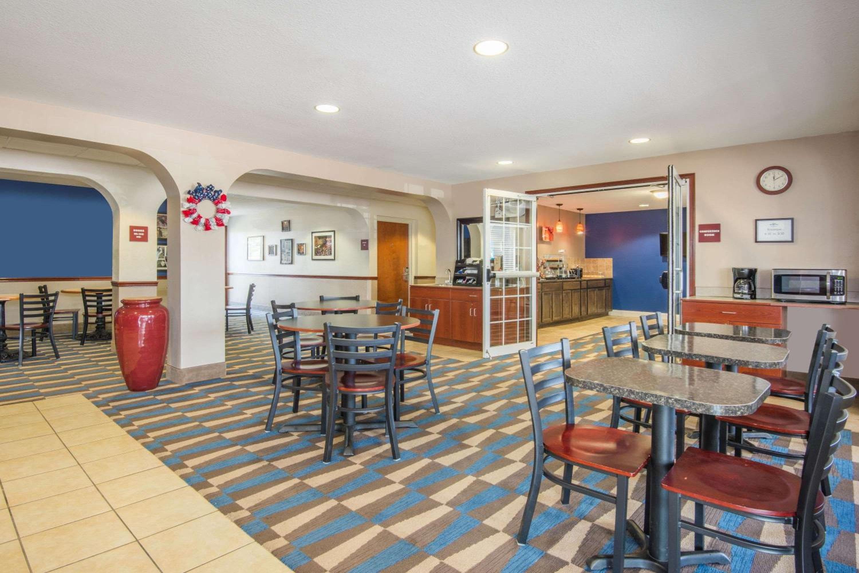 Microtel Inn and Suites By Wyndham Miami OK --> Microtel Inn and Suites By Wyndham Miami OK — 13