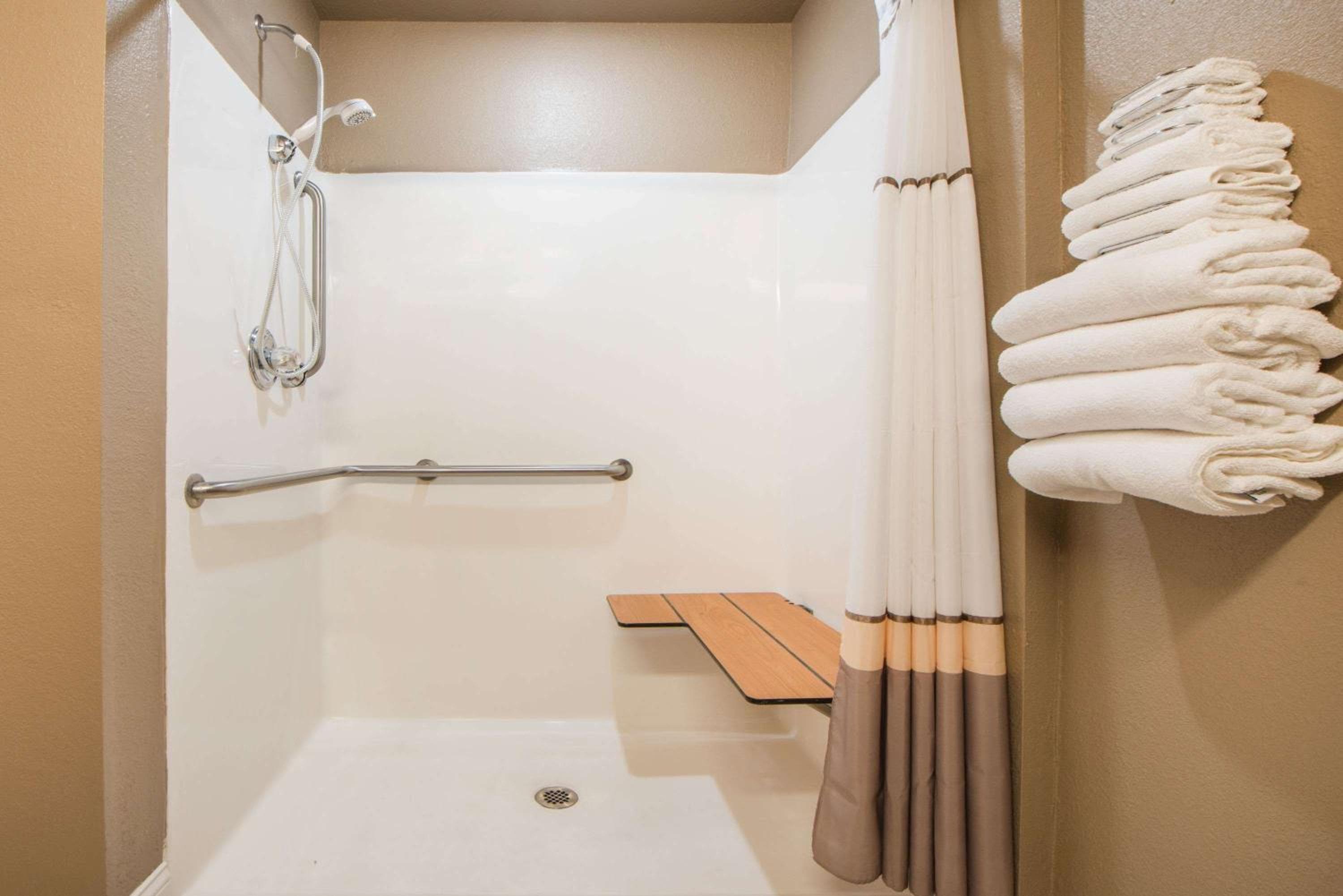 Microtel Inn and Suites By Wyndham Miami OK --> Microtel Inn and Suites By Wyndham Miami OK — 5