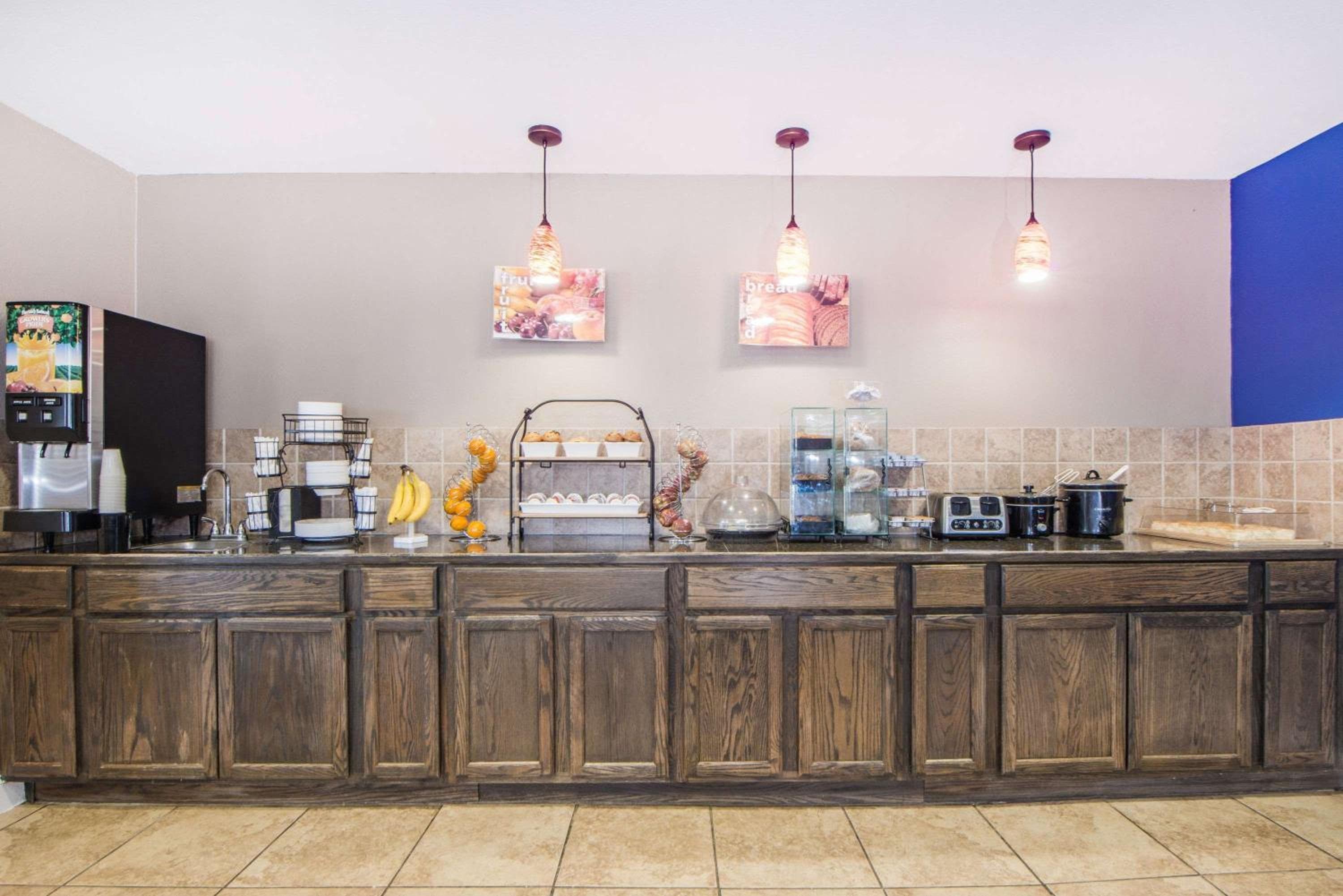 Microtel Inn and Suites By Wyndham Miami OK --> Microtel Inn and Suites By Wyndham Miami OK — 12