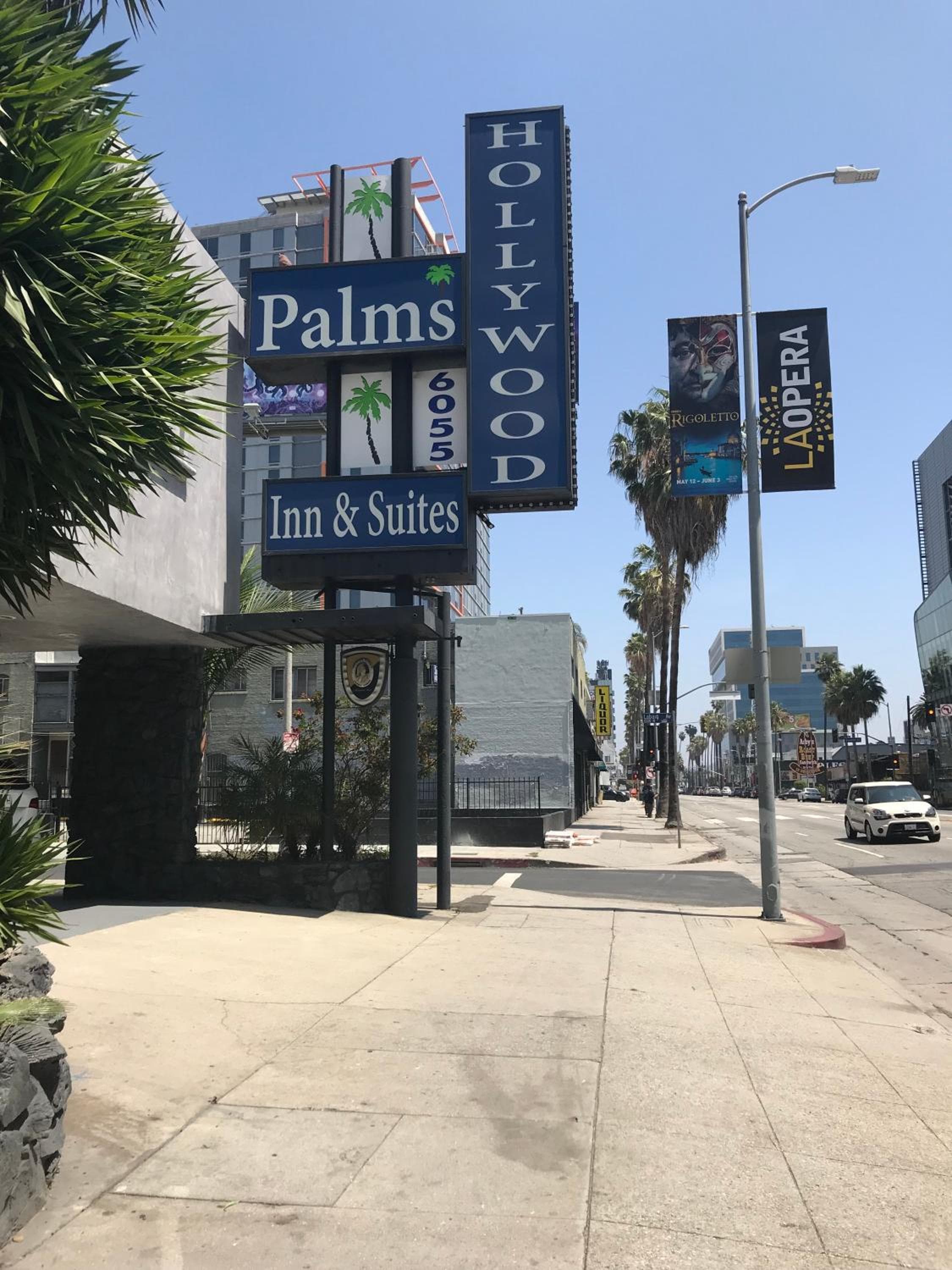 Hollywood Palms Inns & Suites — 2