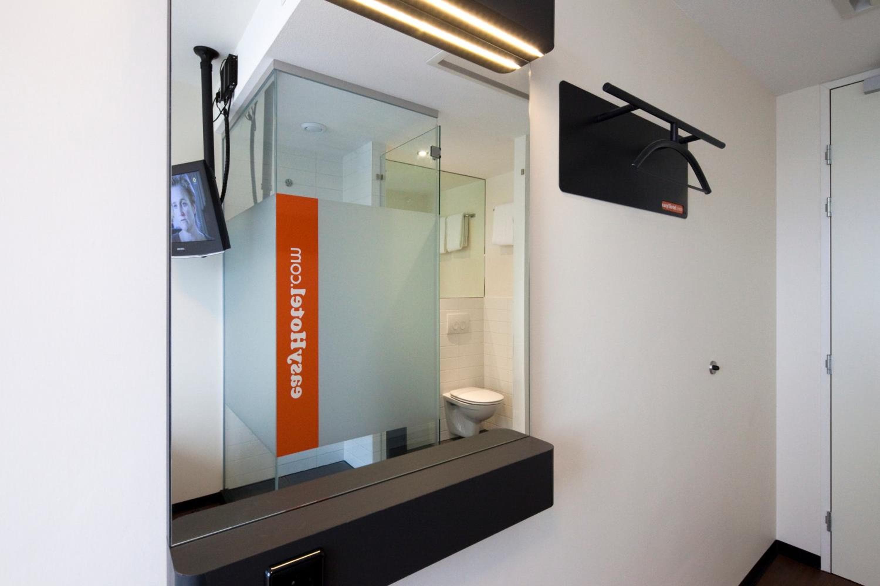 easyHotel Amsterdam City Centre South — 15
