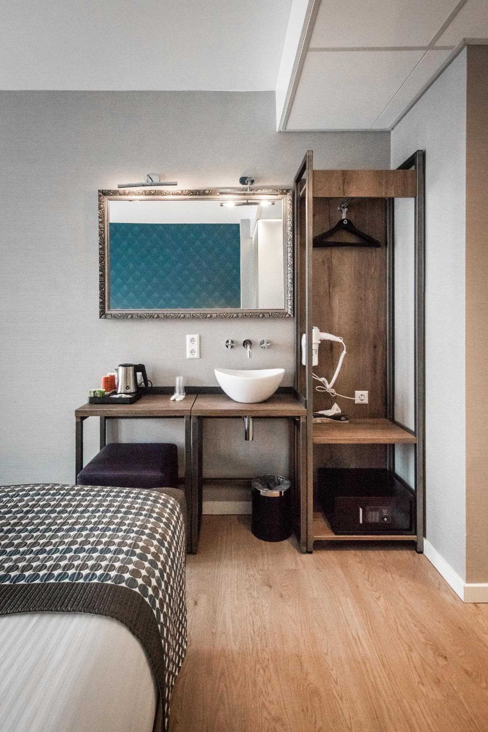Melrose Hotel — 3