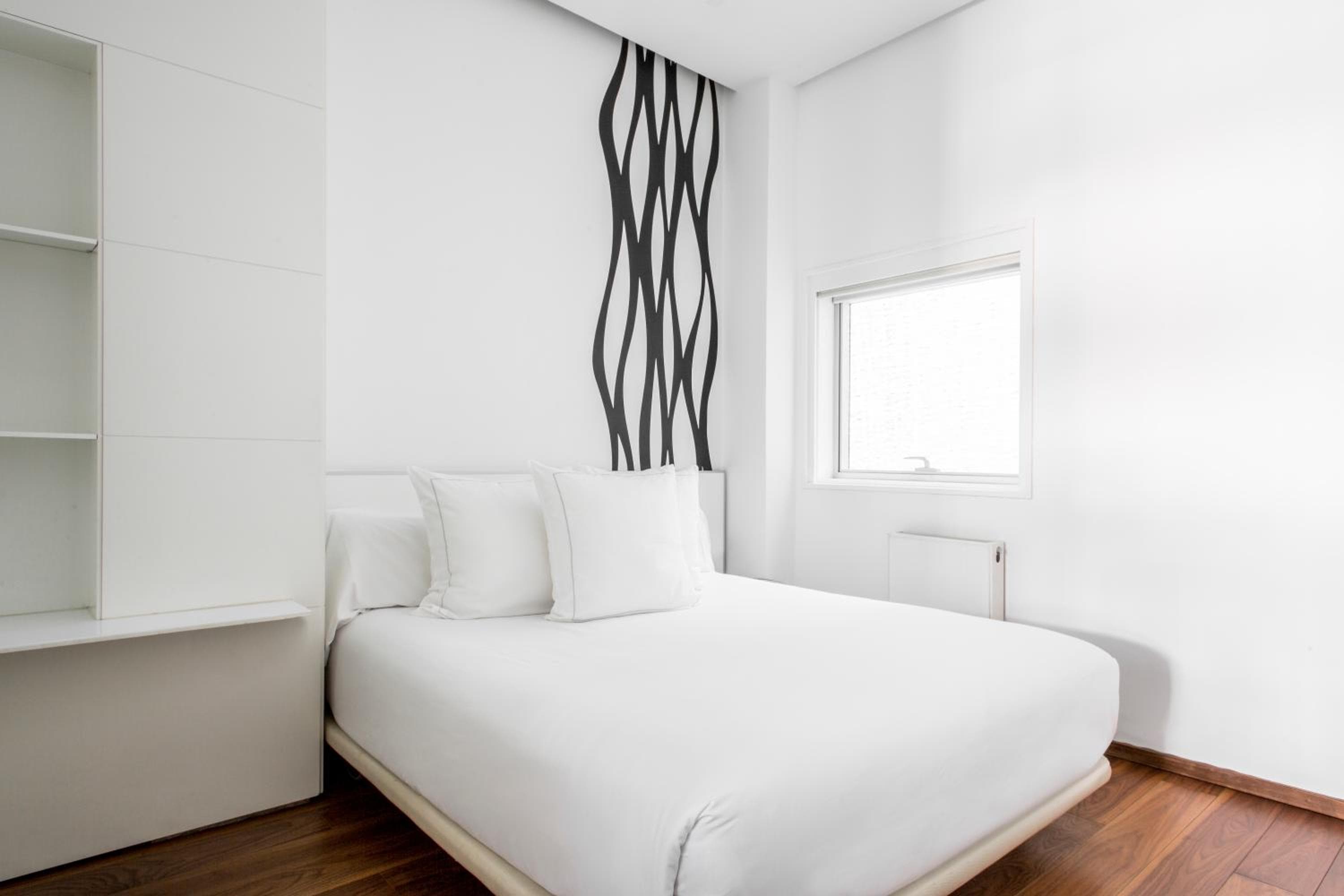 Suites Avenue — 24