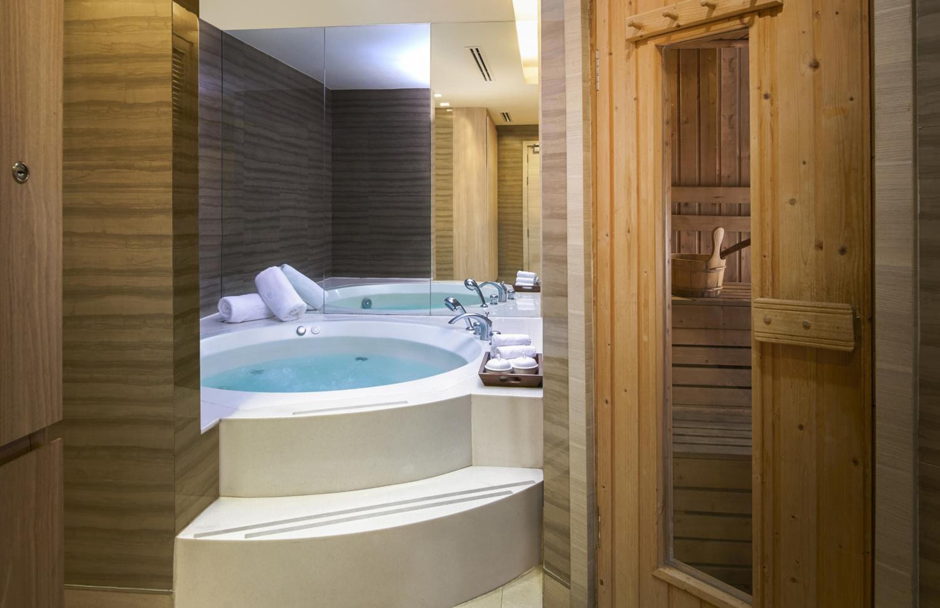 Shama Lakeview Asoke Bangkok — 25