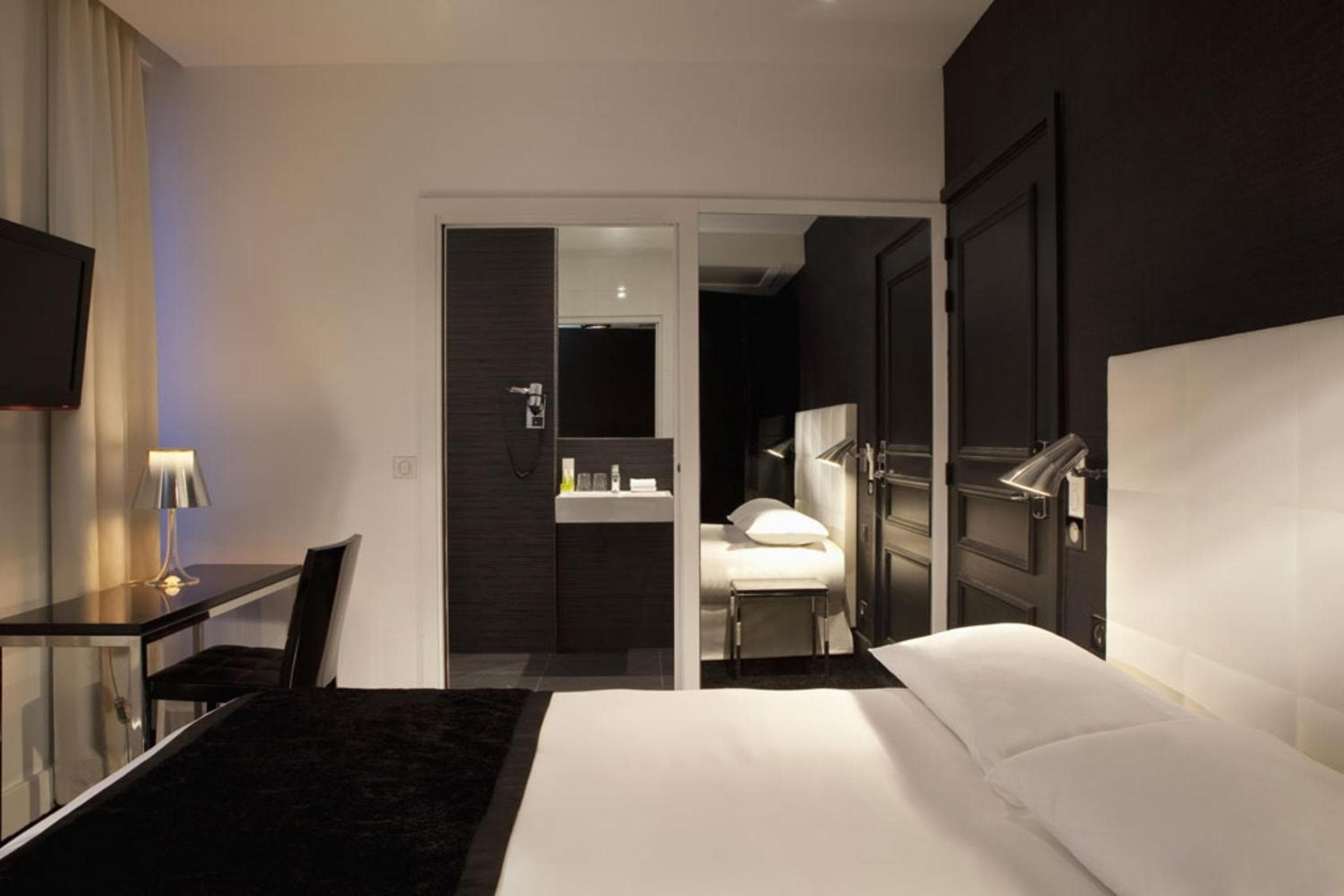 First Hotel Paris Tour Eiffel — 15