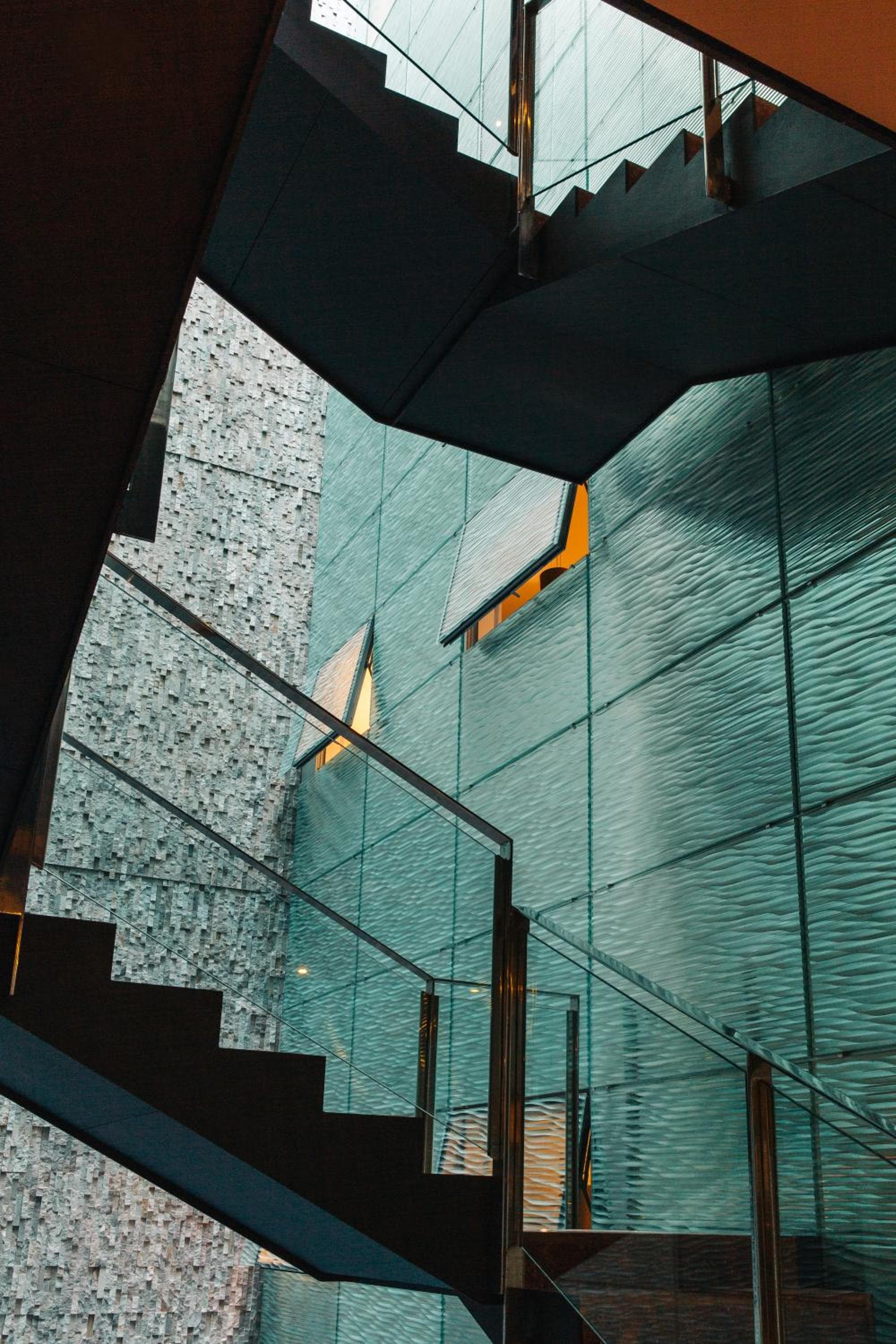 Suites Avenue — 12