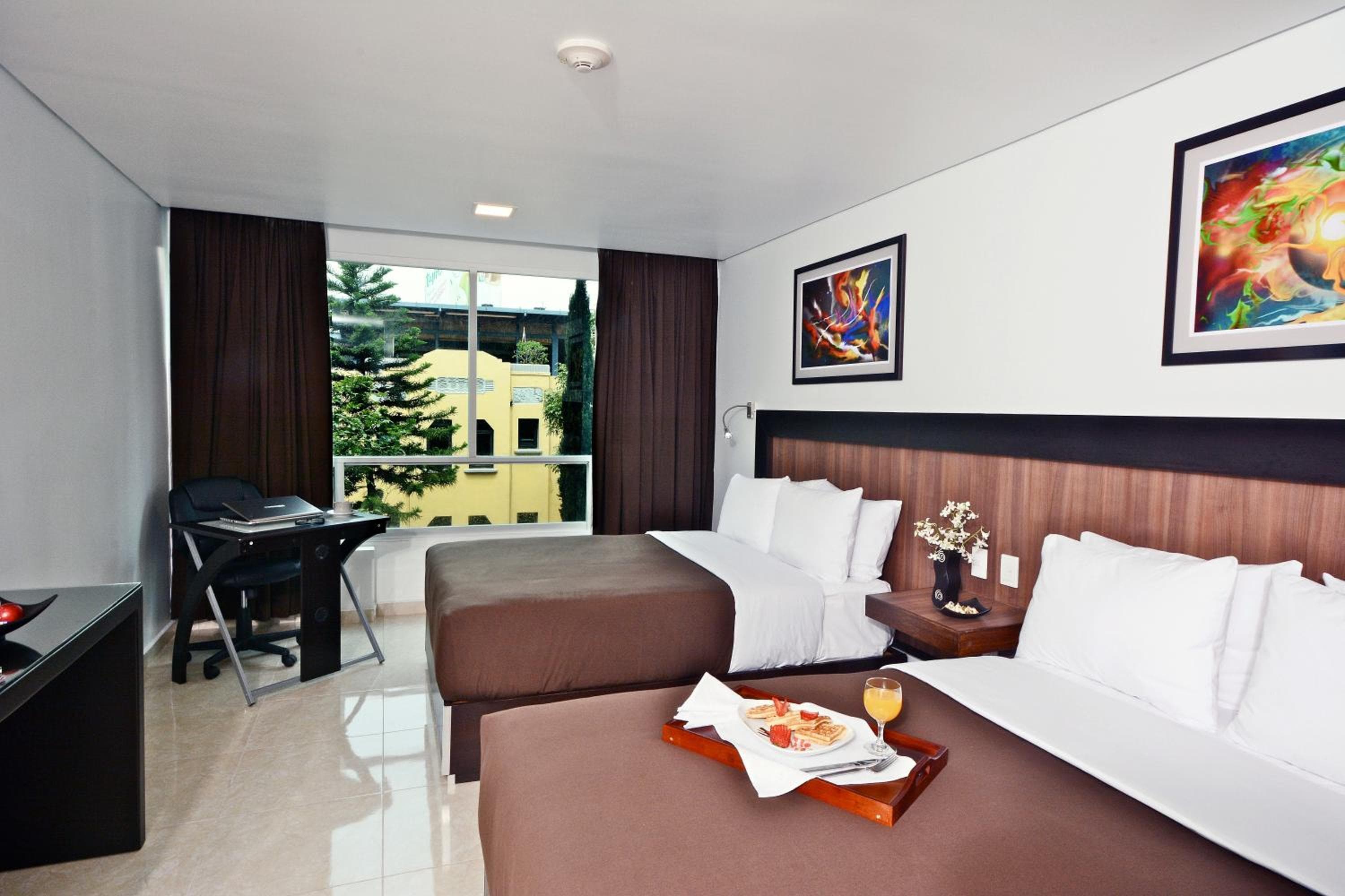 Hotel & Suites PF — 4