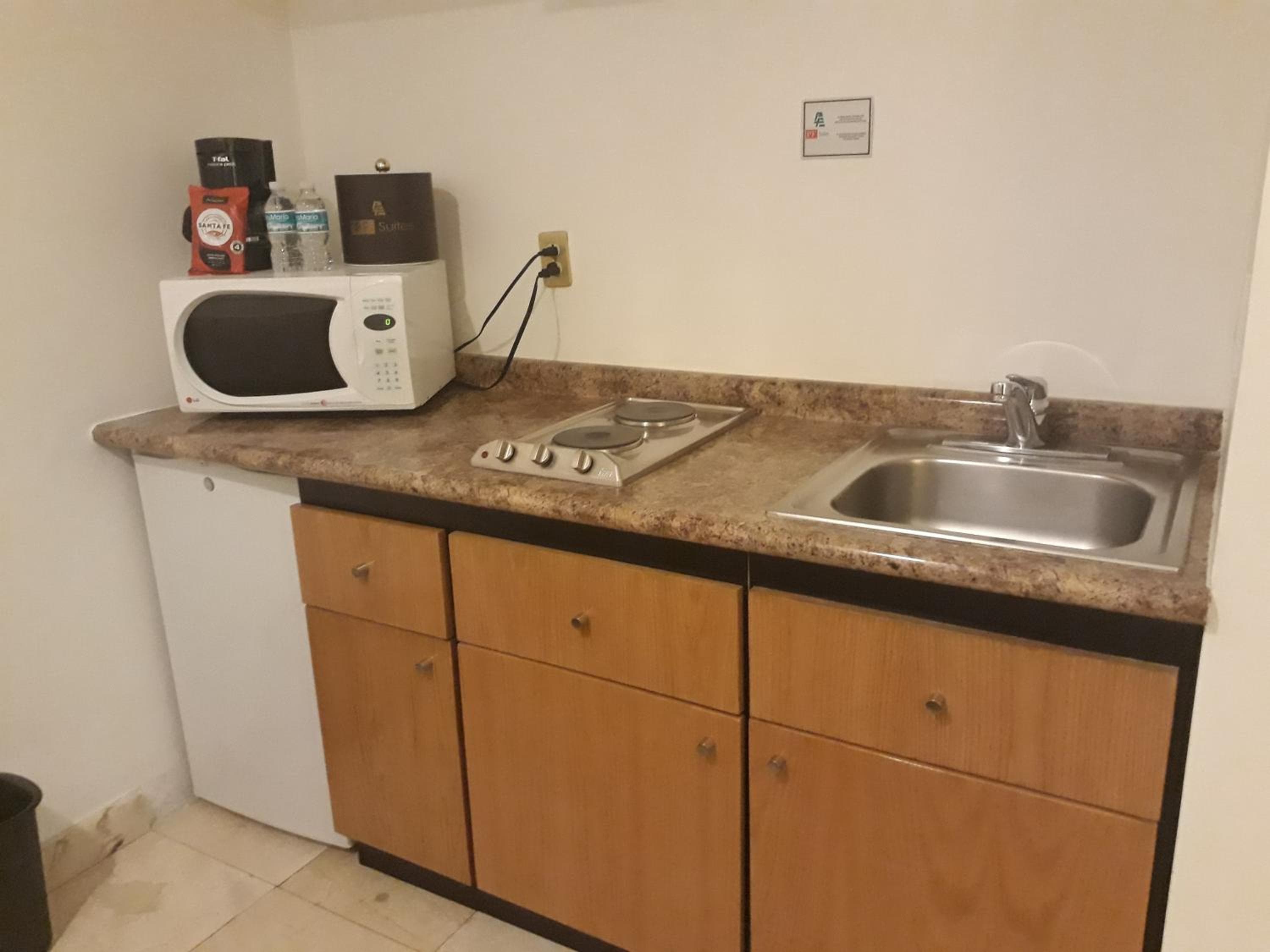 Hotel & Suites PF — 6
