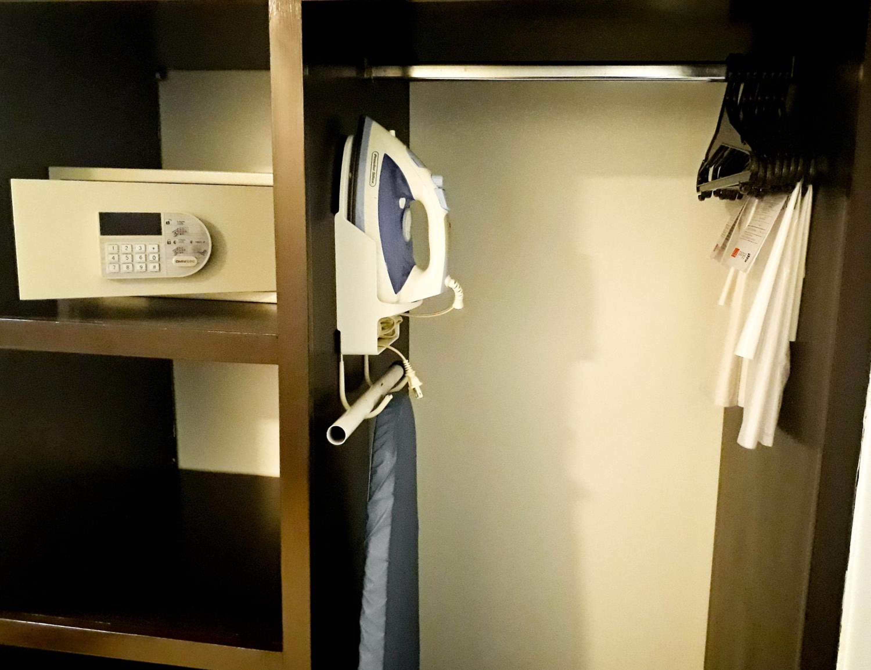 Hotel & Suites PF — 22