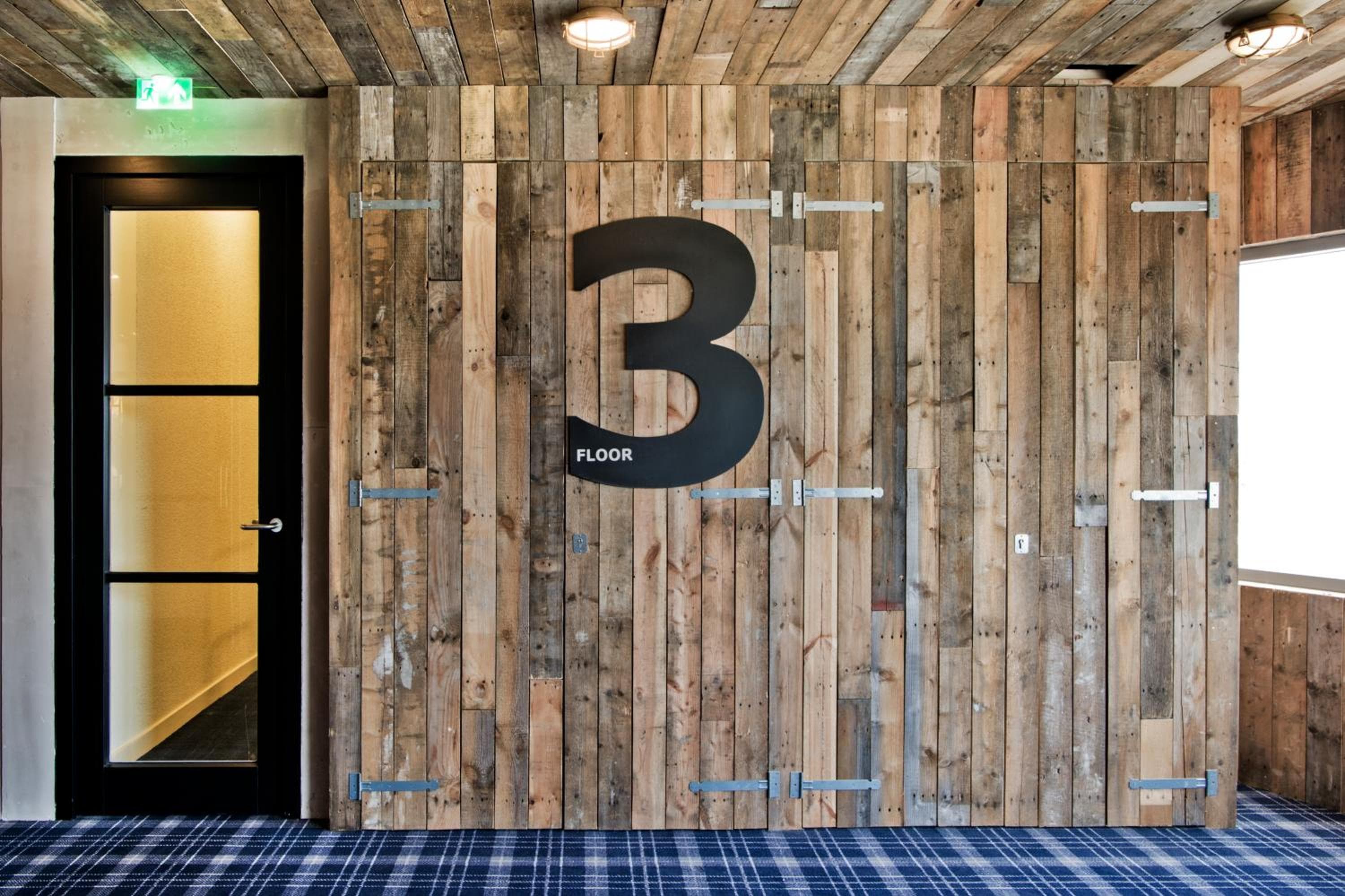 Hotel Urban Lodge — 9