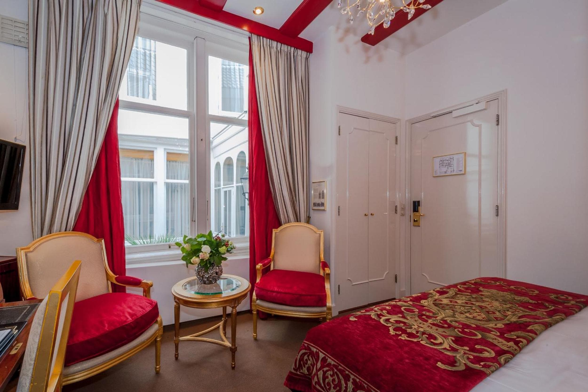Ambassade Hotel — 28