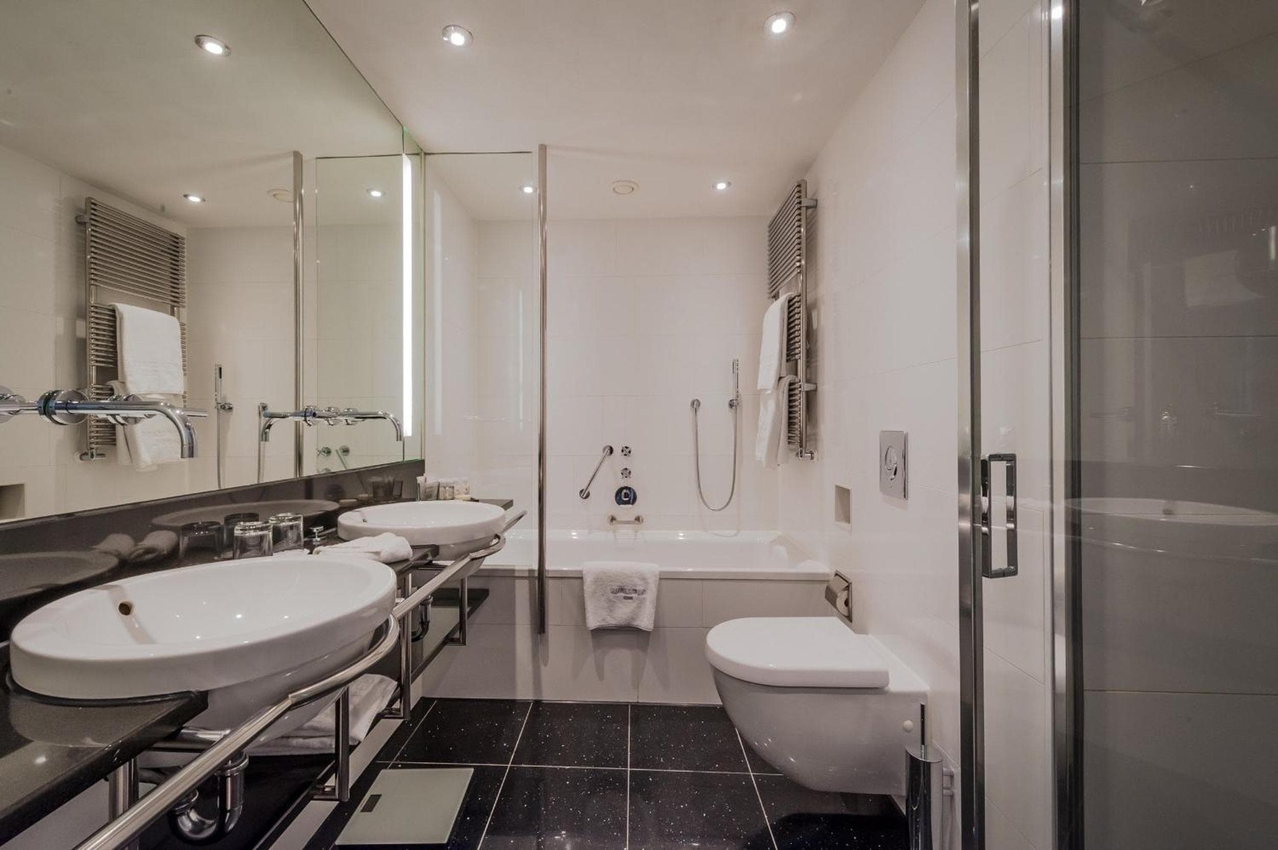 Ambassade Hotel — 25
