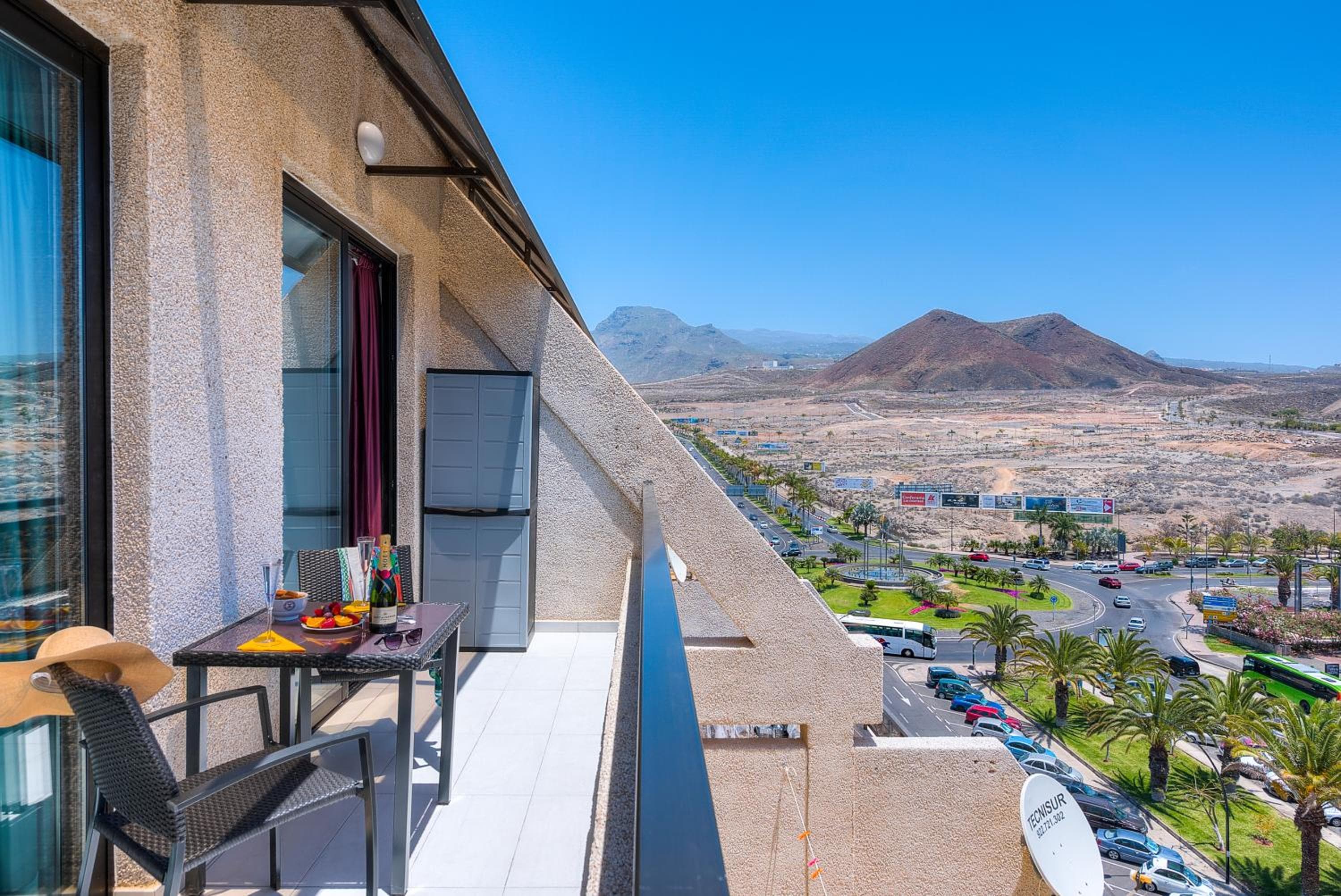 Modern Apartment Los Cristianos Center — 2