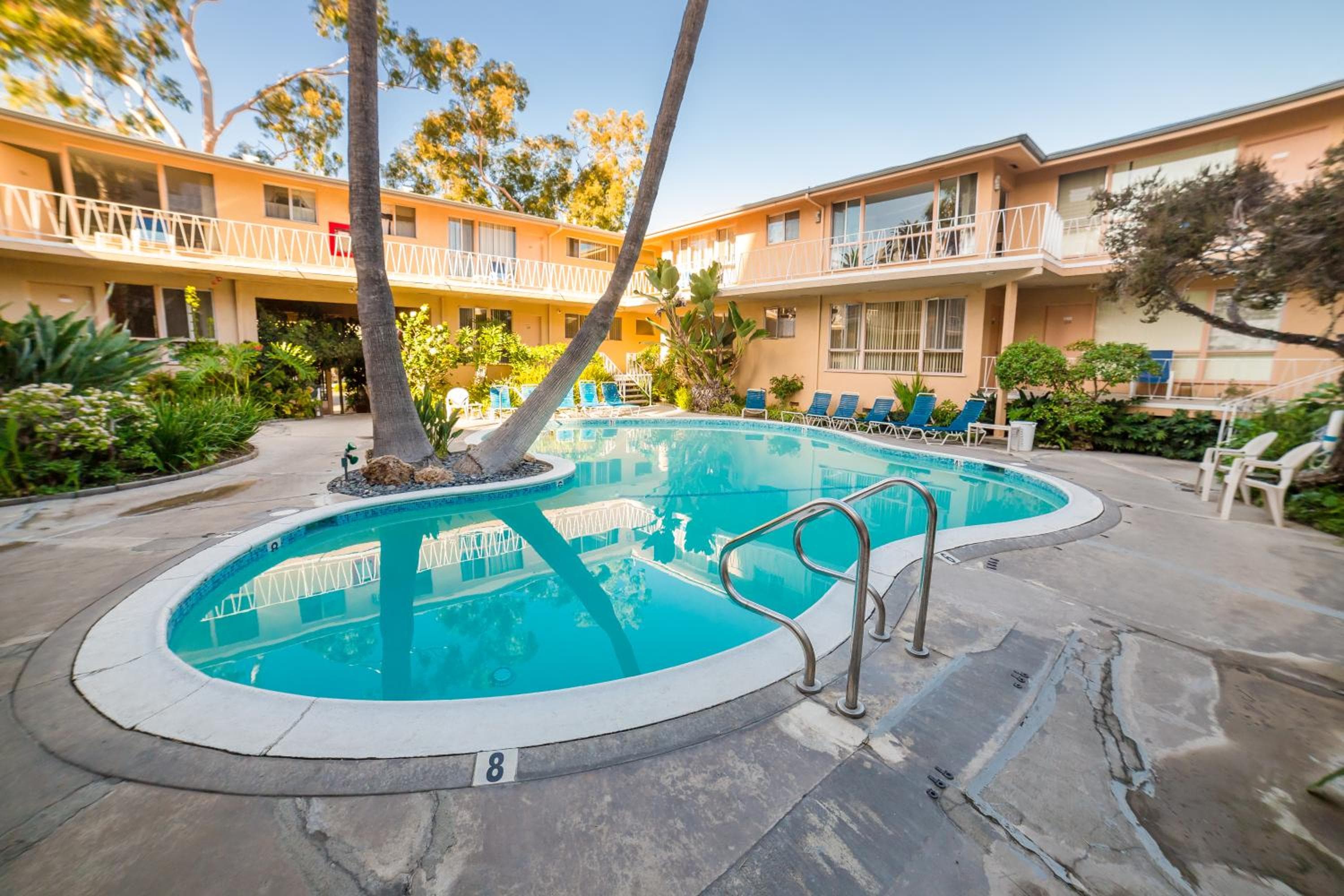 Hotel Cal Mar Suites — 17