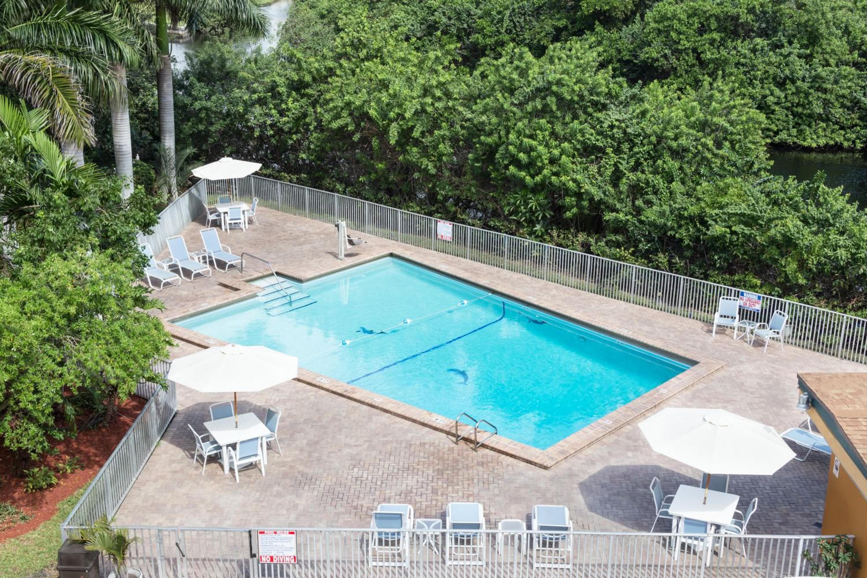 Days Inn by Wyndham Fort Lauderdale-Oakland Park Airport N — 16