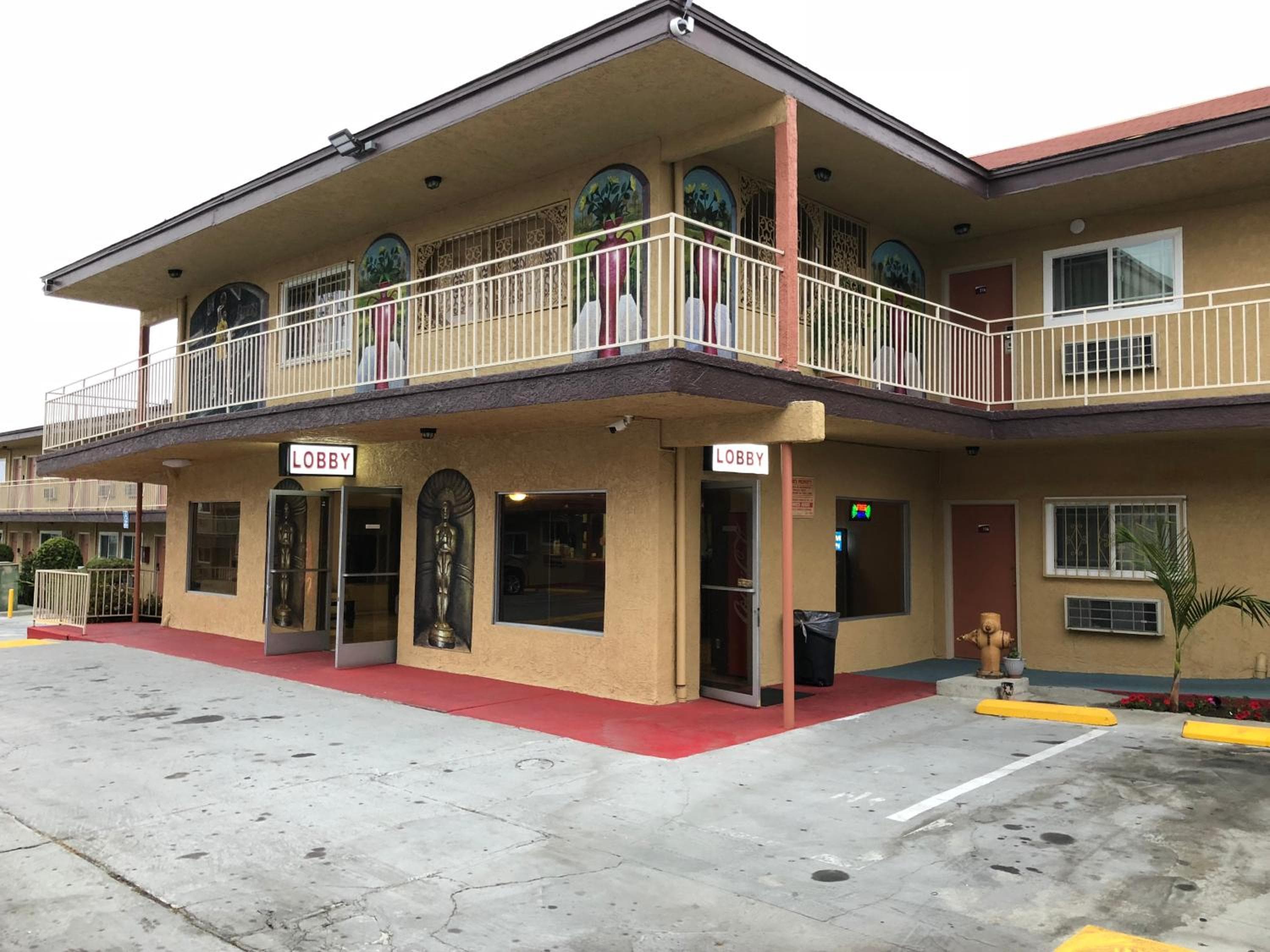 Los Angeles Inn & Suites - LAX — 3