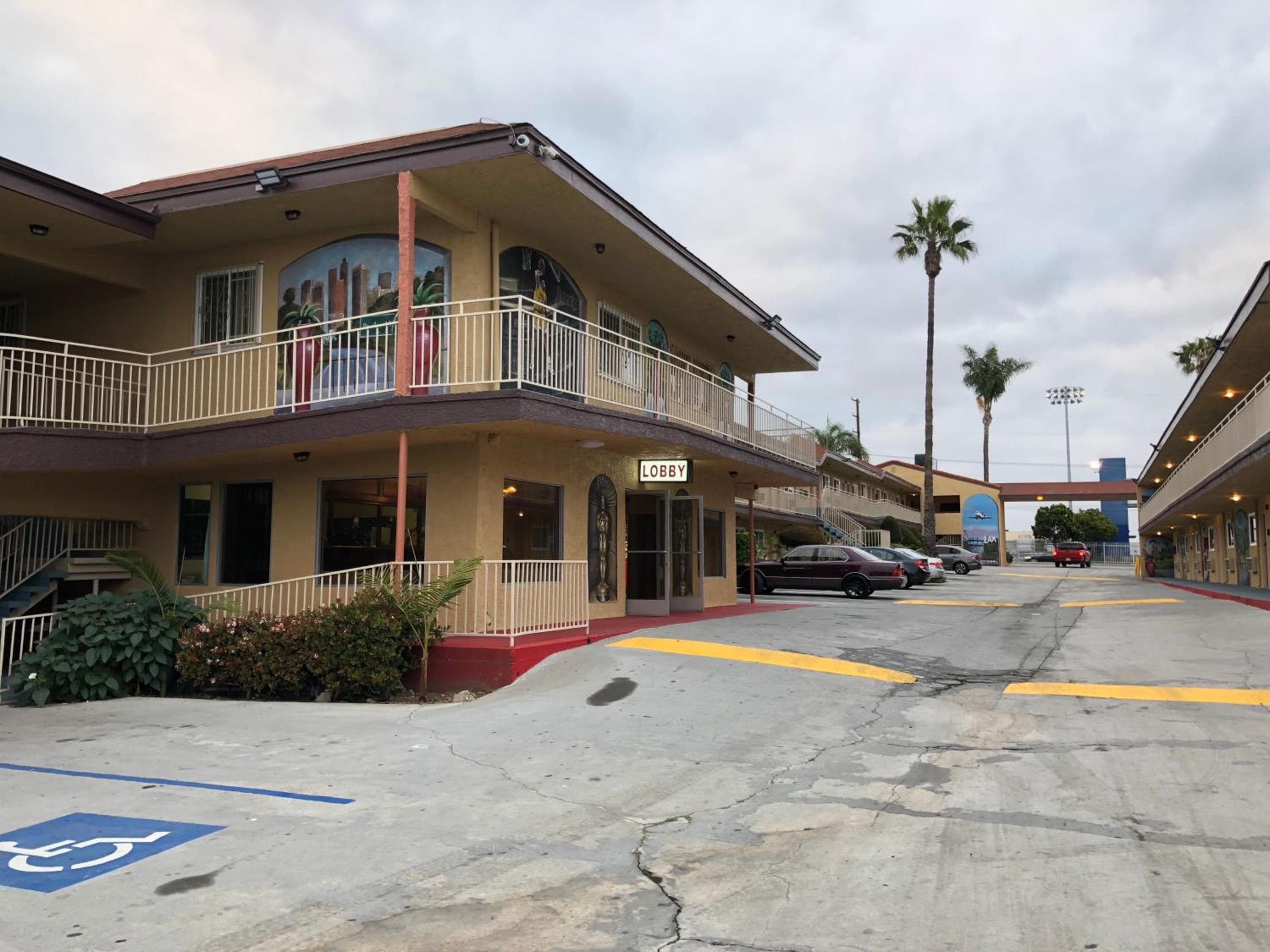 Los Angeles Inn & Suites - LAX — 2