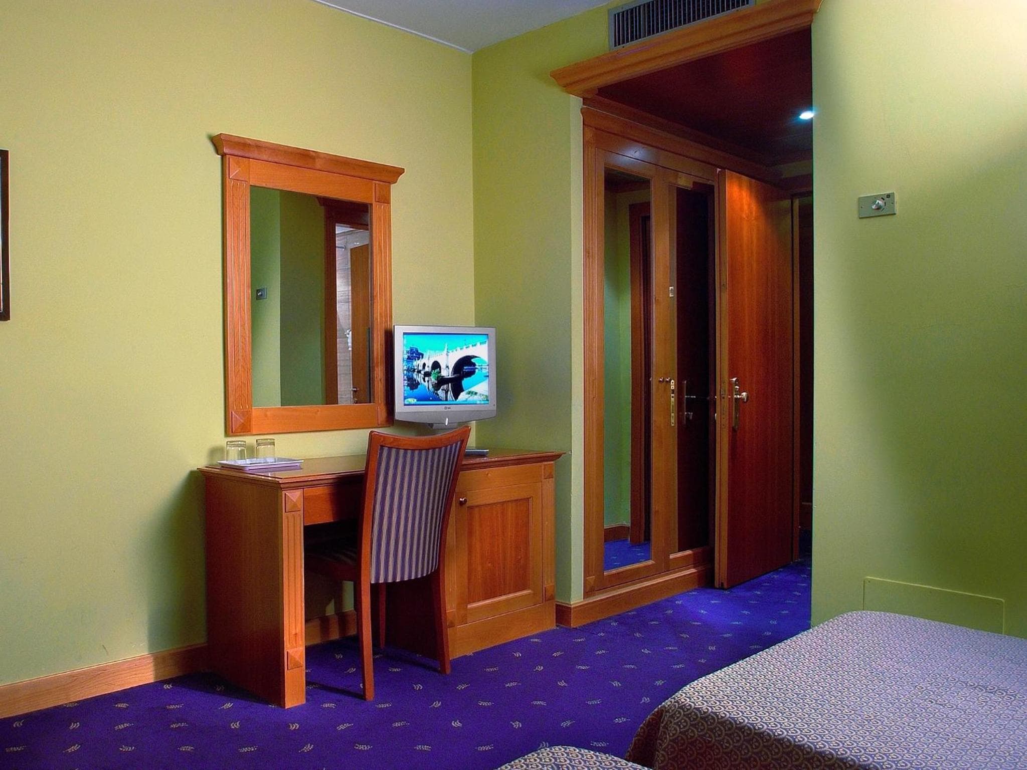Hotel Diplomático — 19