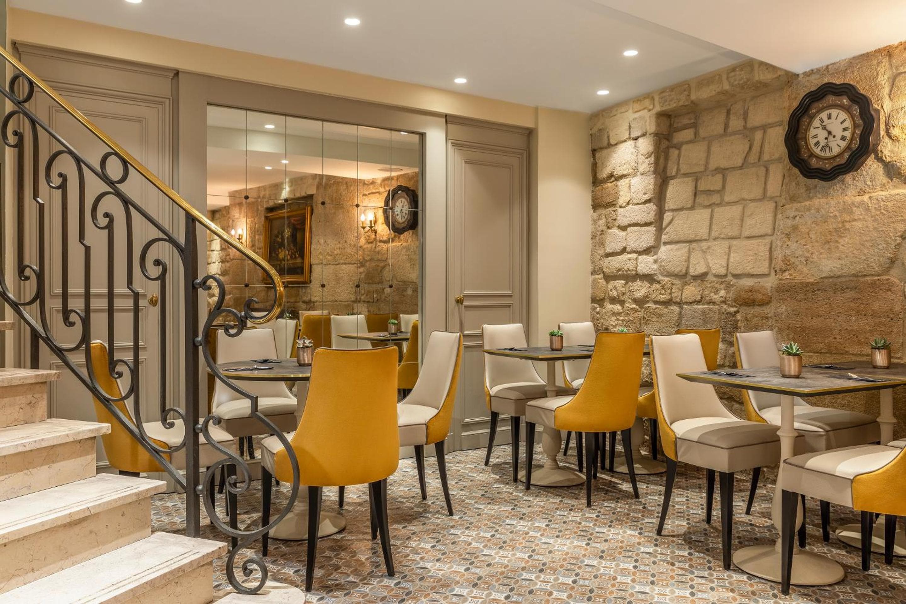 Hotel Ducs de Bourgogne — 7