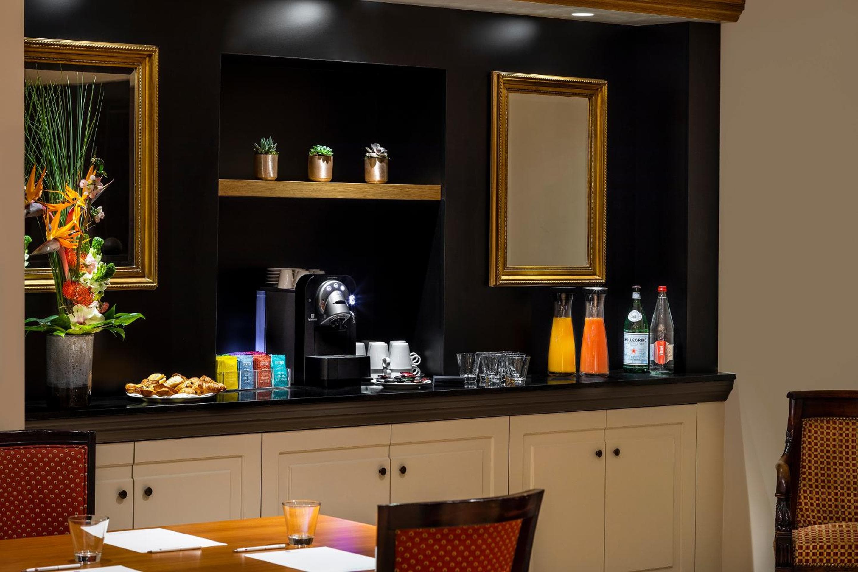 Hotel Ducs de Bourgogne — 4