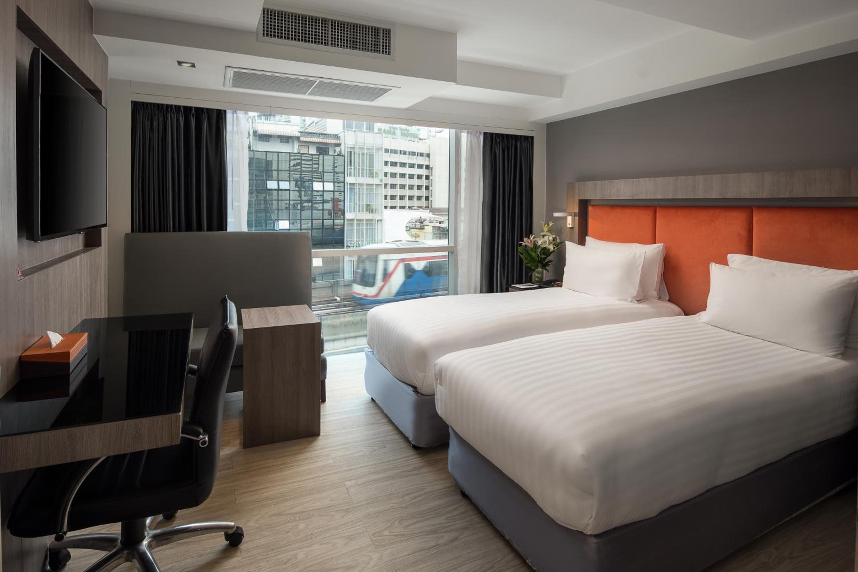 Grand 5 Hotel & Plaza Sukhumvit Bangkok — 10