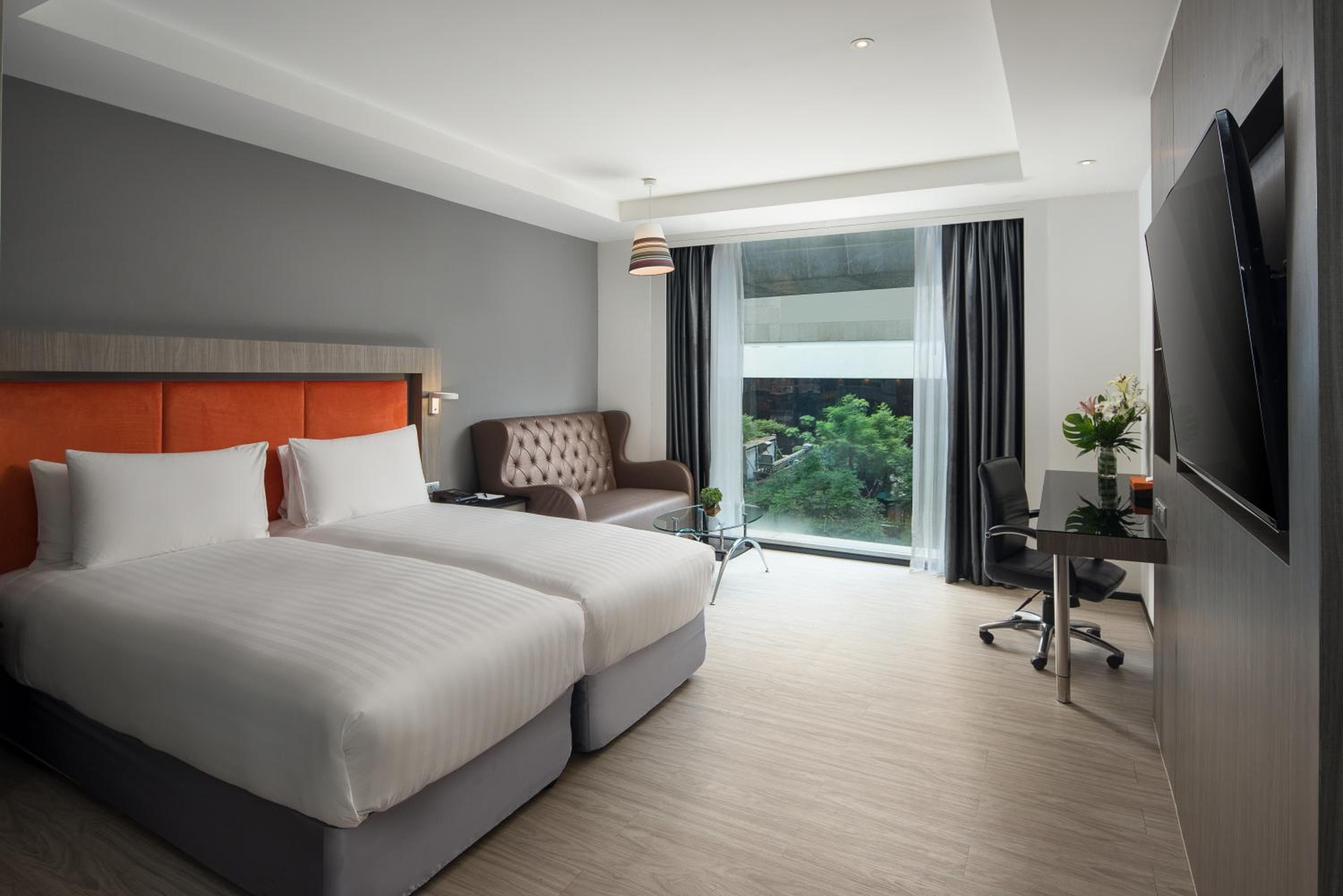 Grand 5 Hotel & Plaza Sukhumvit Bangkok — 23