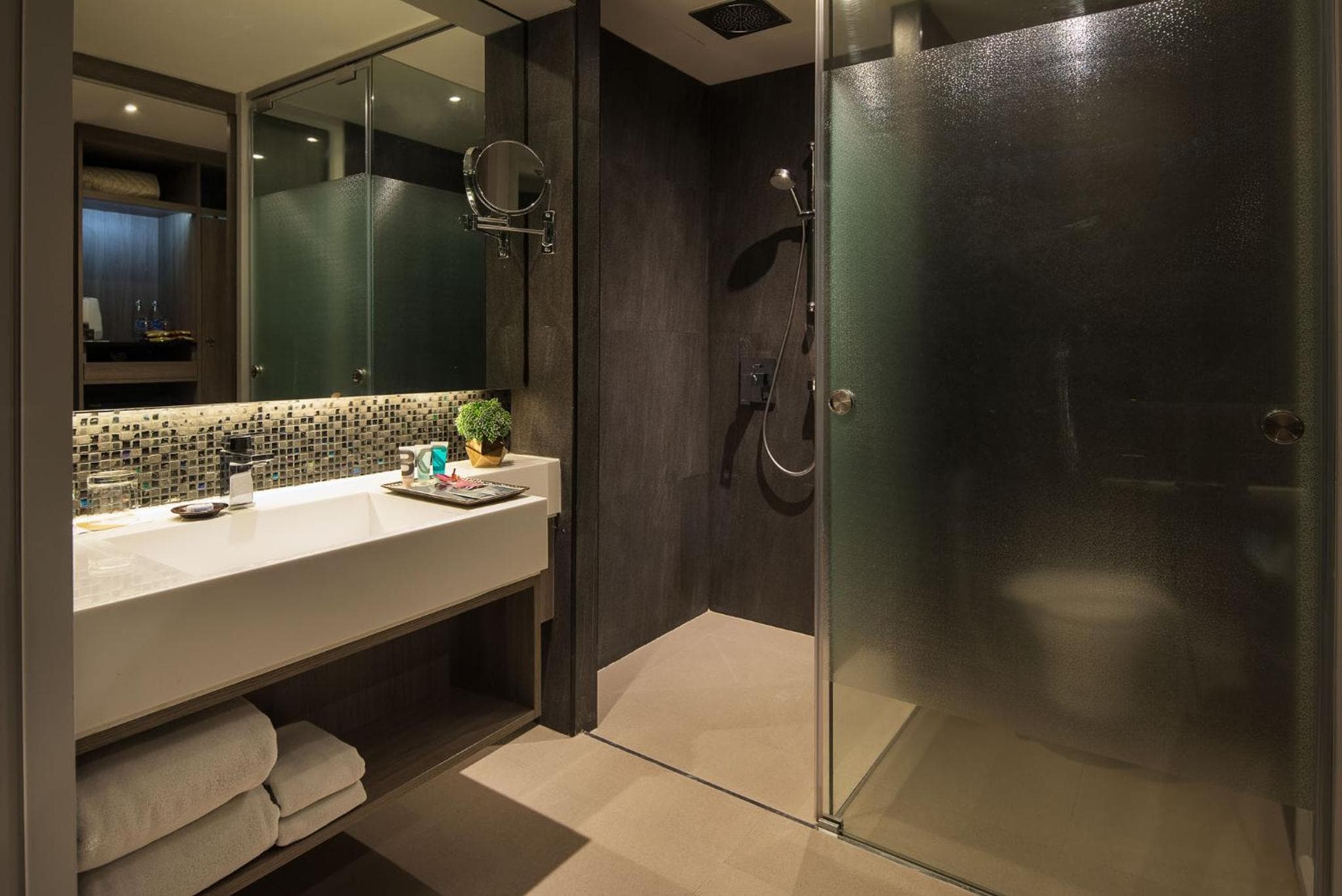 Grand 5 Hotel & Plaza Sukhumvit Bangkok — 21