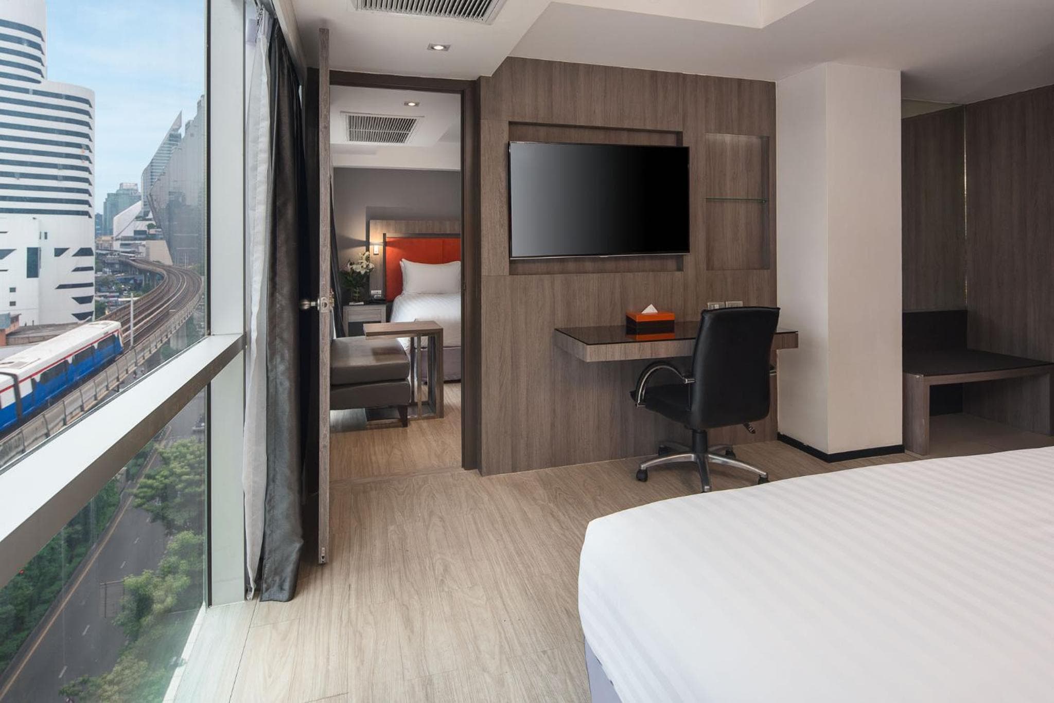 Grand 5 Hotel & Plaza Sukhumvit Bangkok — 18