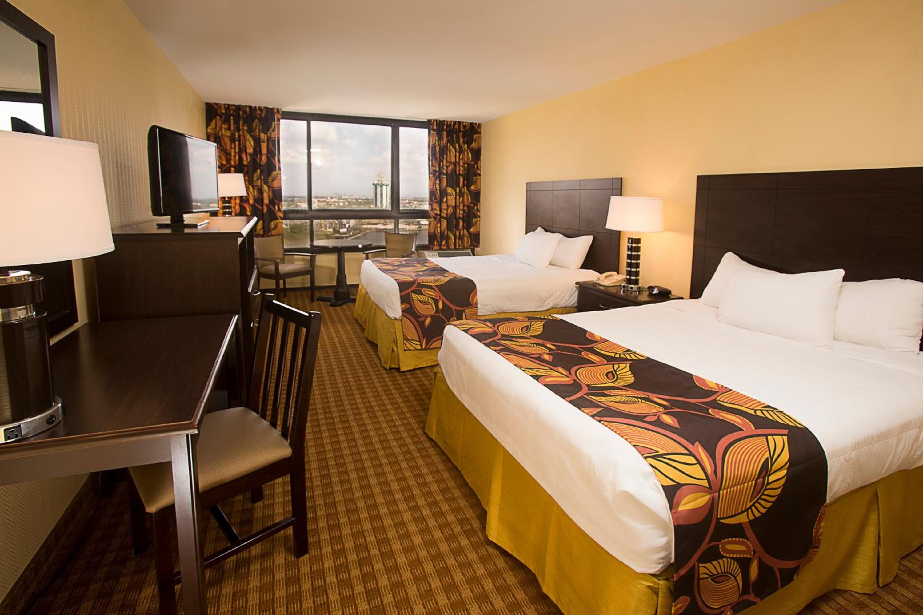 Ramada Plaza by Wyndham Orlando Resort & Suites Intl Drive - Newly Renovated! — 5