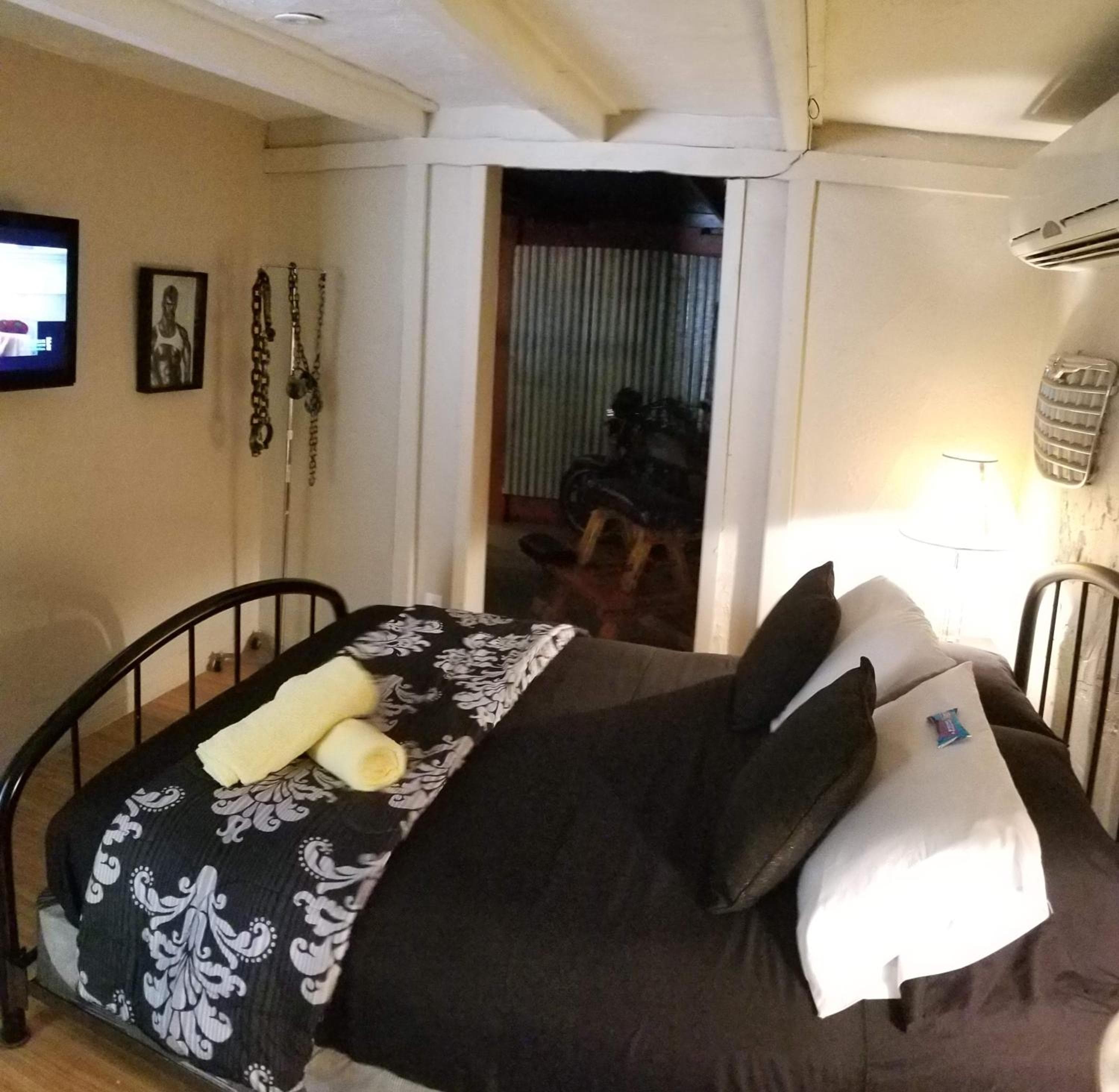 INN LEATHER GUEST HOUSE-GAY SOLO MASCHILE — 13