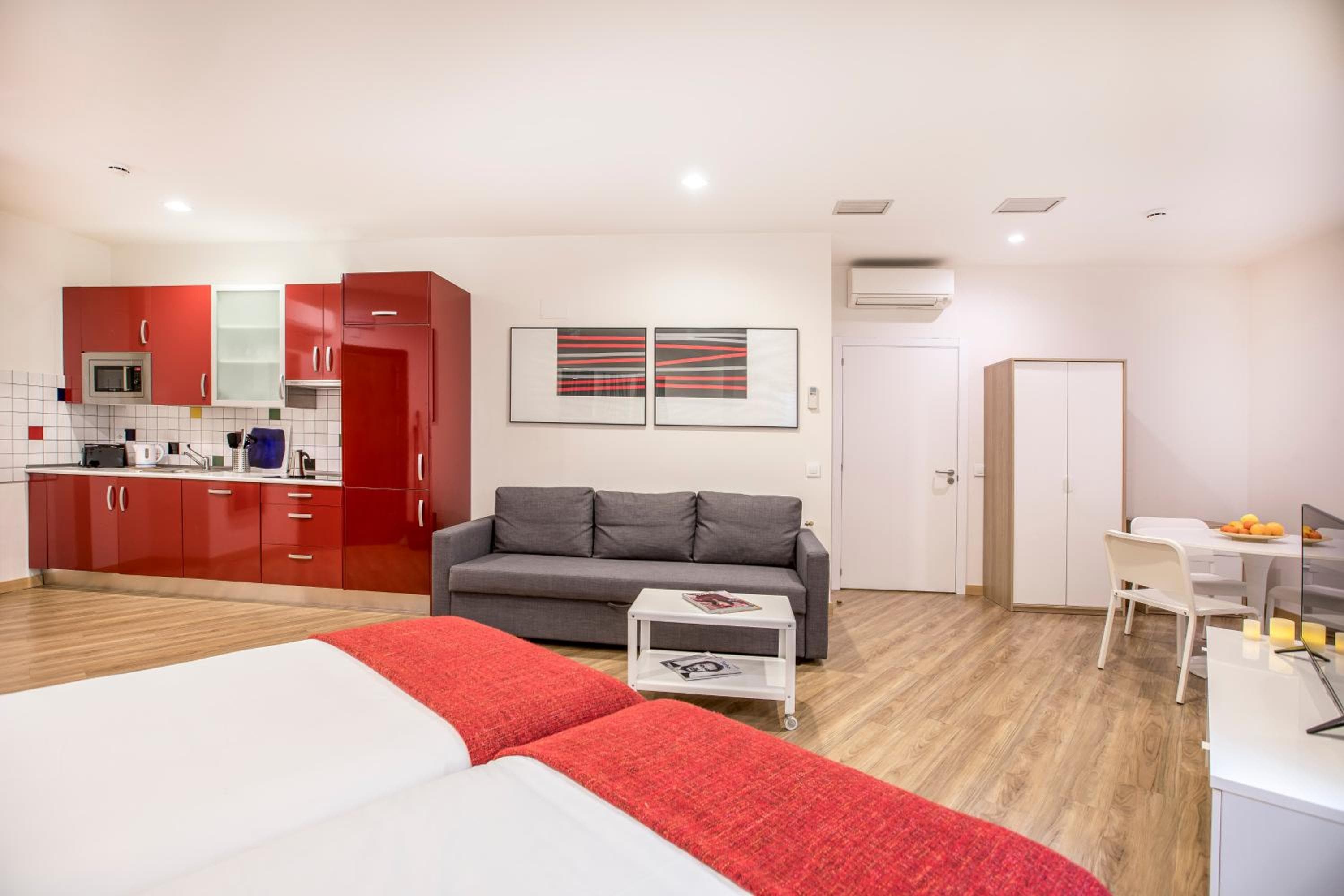 Mola Suites — 8