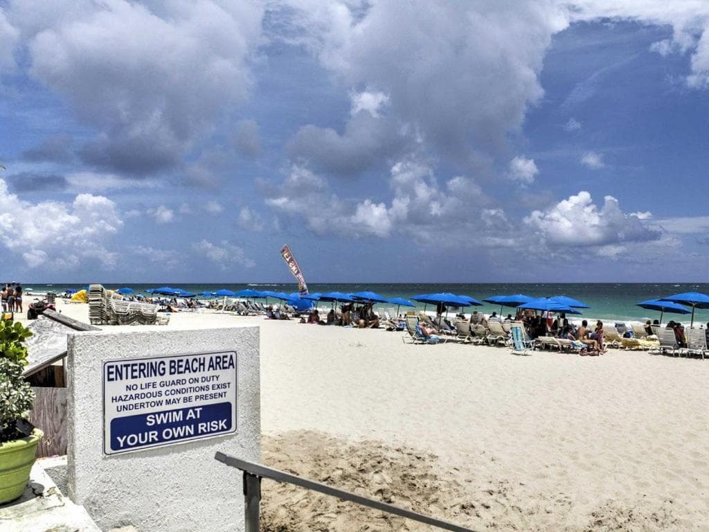 Oceanview on SAND located in Ocean Manor Resort Fort Lauderdale Beach 2 bed 2 bath spacious corner unit partial ocean view — 6