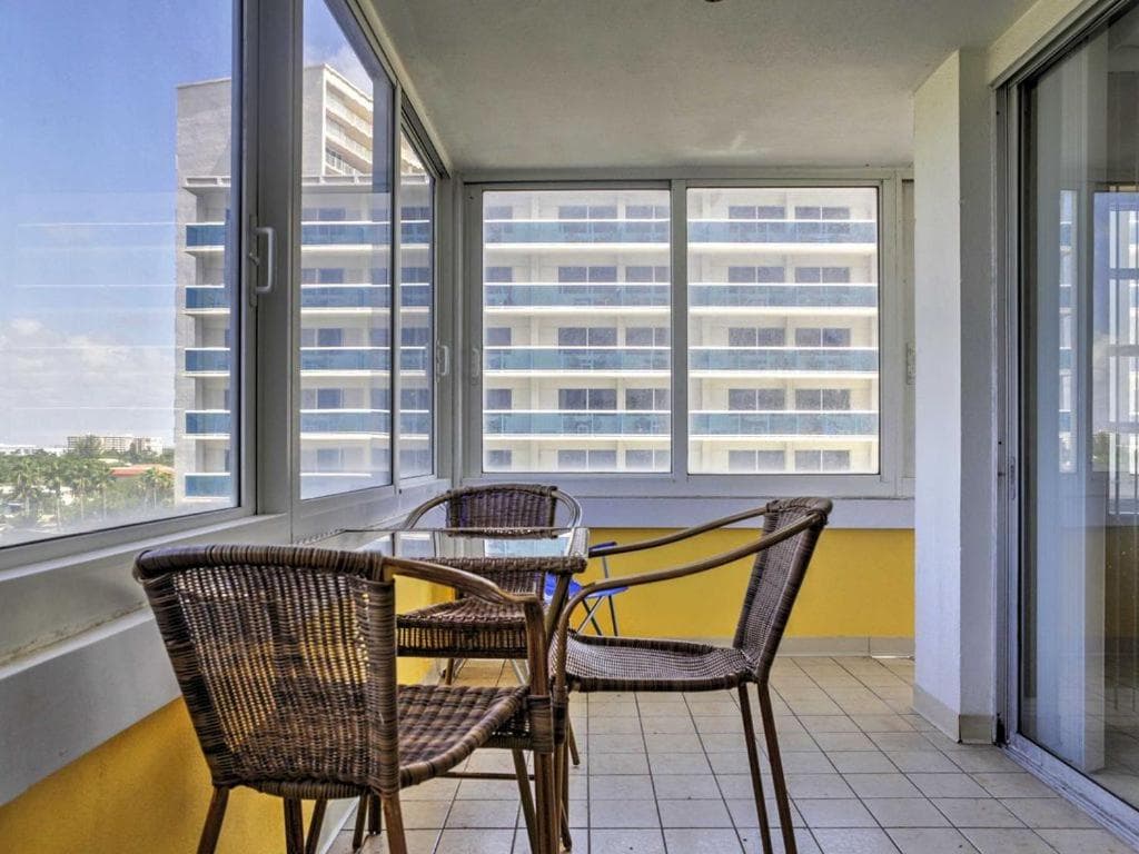 Oceanview on SAND located in Ocean Manor Resort Fort Lauderdale Beach 2 bed 2 bath spacious corner unit partial ocean view — 15