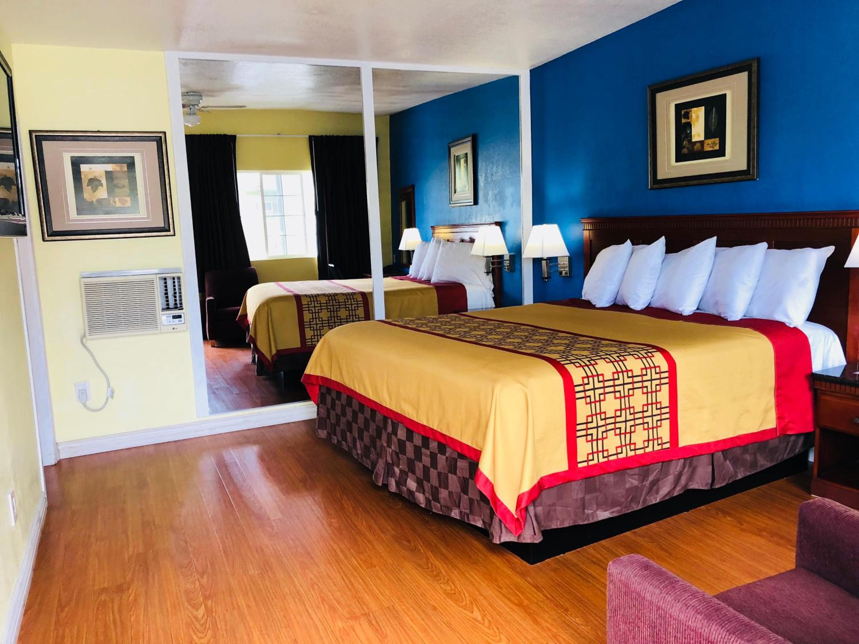 Motel Encore — 16