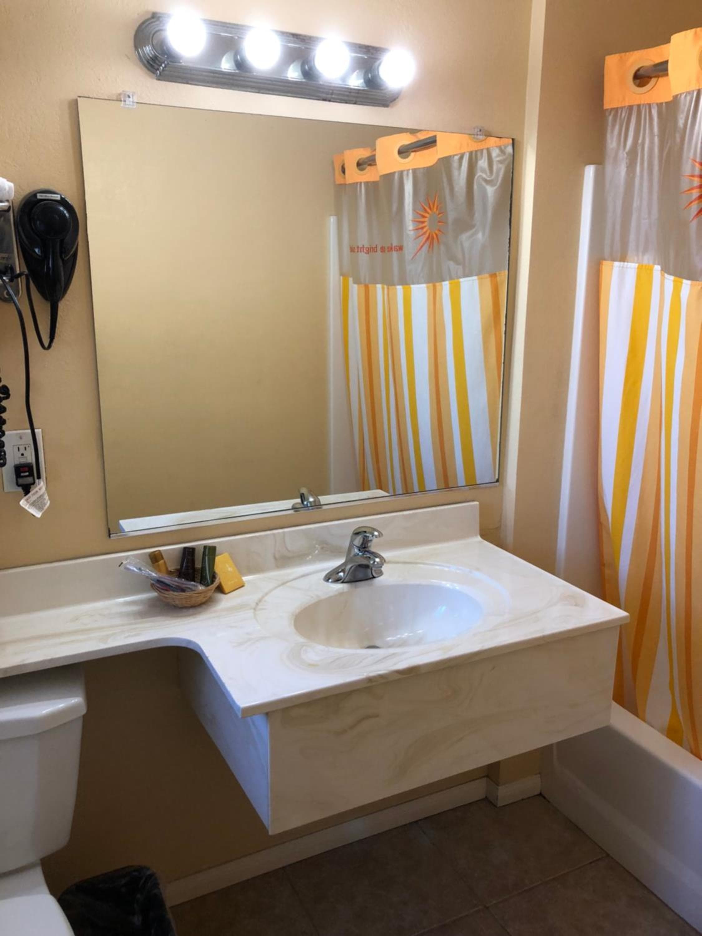 Encore Motel Near Marina Del Rey, Culver City & Venice — 9