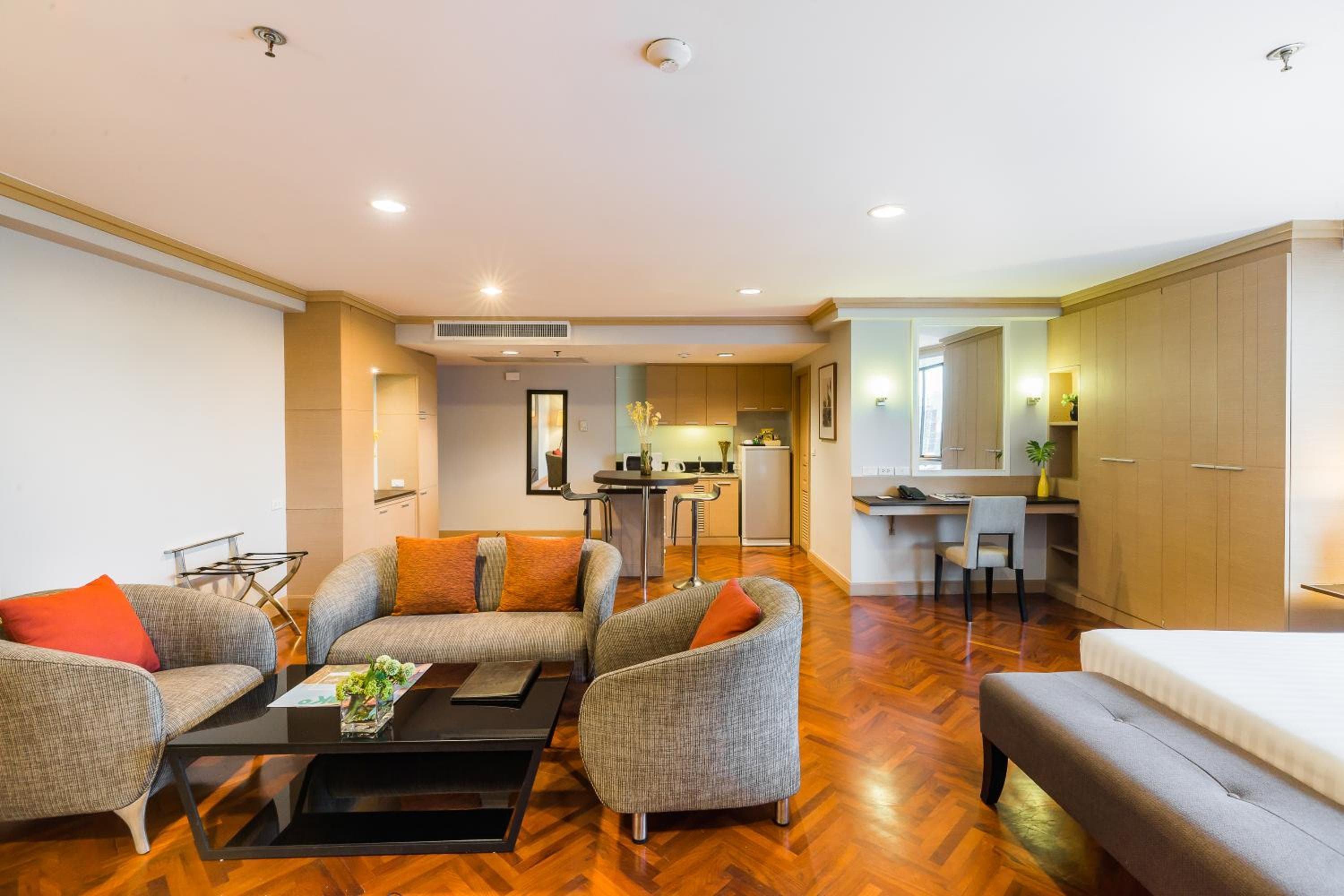 Alt Hotel Nana by UHG -Nearby Benjakitti Park & Queen Sirikit National Convention Center — 11