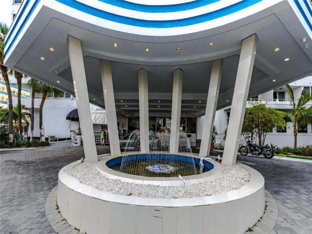 Oceanview on SAND located in Ocean Manor Resort Fort Lauderdale Beach 2 bed 2 bath spacious corner unit partial ocean view — 18