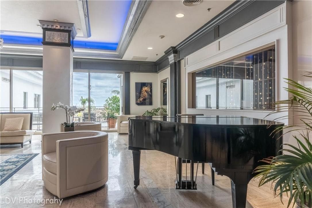 Oceanview on SAND located in Ocean Manor Resort Fort Lauderdale Beach 2 bed 2 bath spacious corner unit partial ocean view — 20