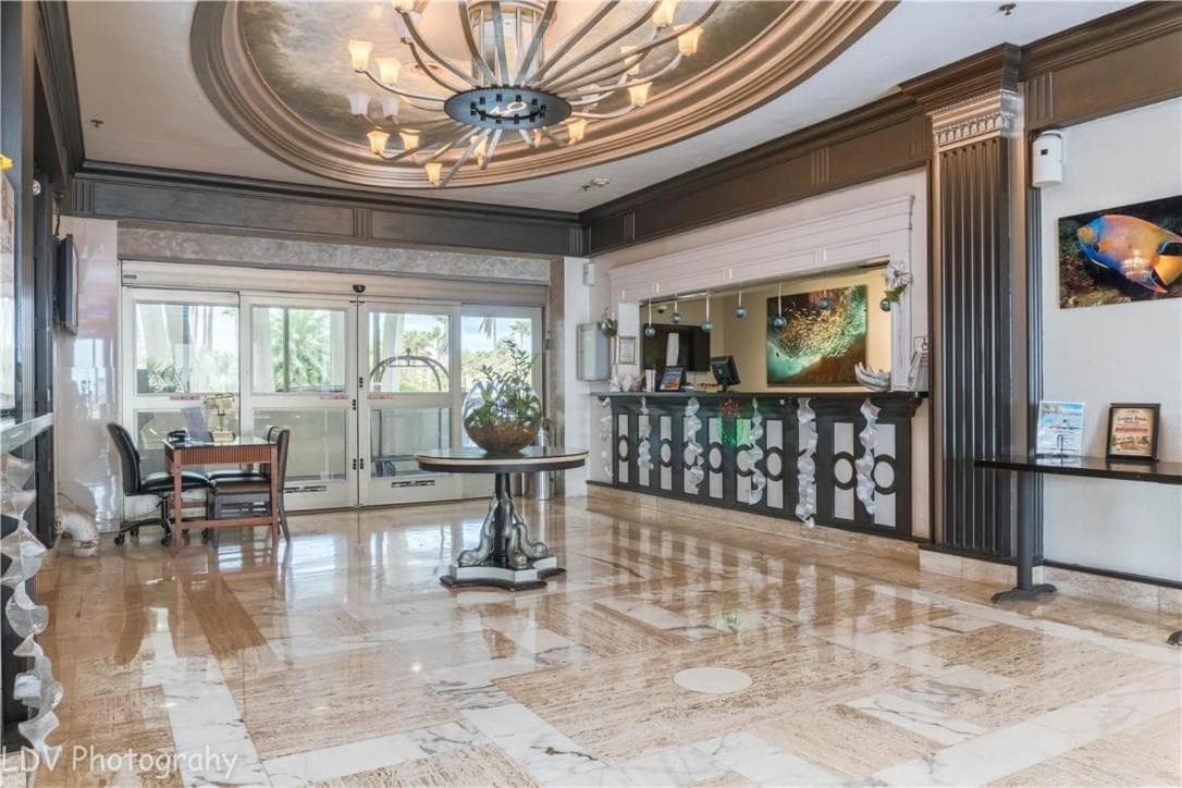 Oceanview on SAND located in Ocean Manor Resort Fort Lauderdale Beach 2 bed 2 bath spacious corner unit partial ocean view — 21