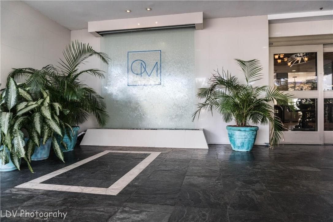 Oceanview on SAND located in Ocean Manor Resort Fort Lauderdale Beach 2 bed 2 bath spacious corner unit partial ocean view — 3