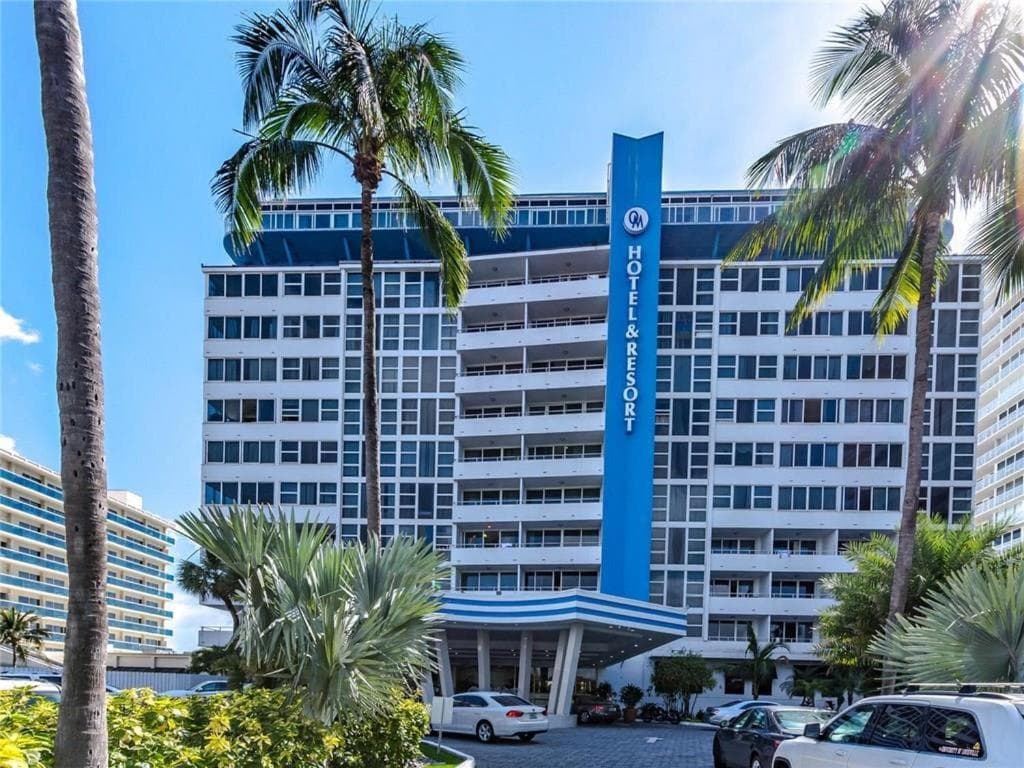 Oceanview on SAND located in Ocean Manor Resort Fort Lauderdale Beach 2 bed 2 bath spacious corner unit partial ocean view — 5