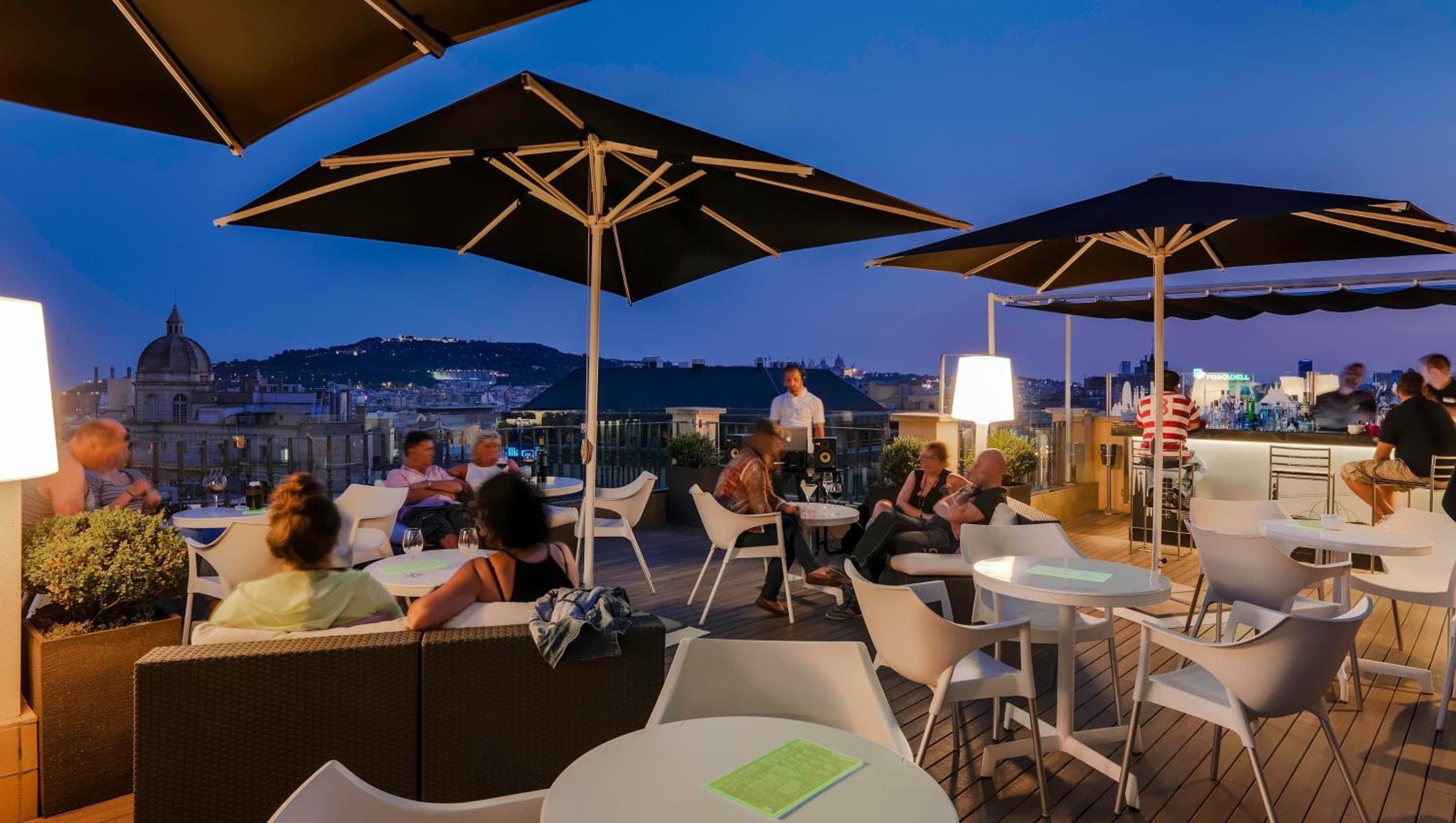 H10 Universitat — 24