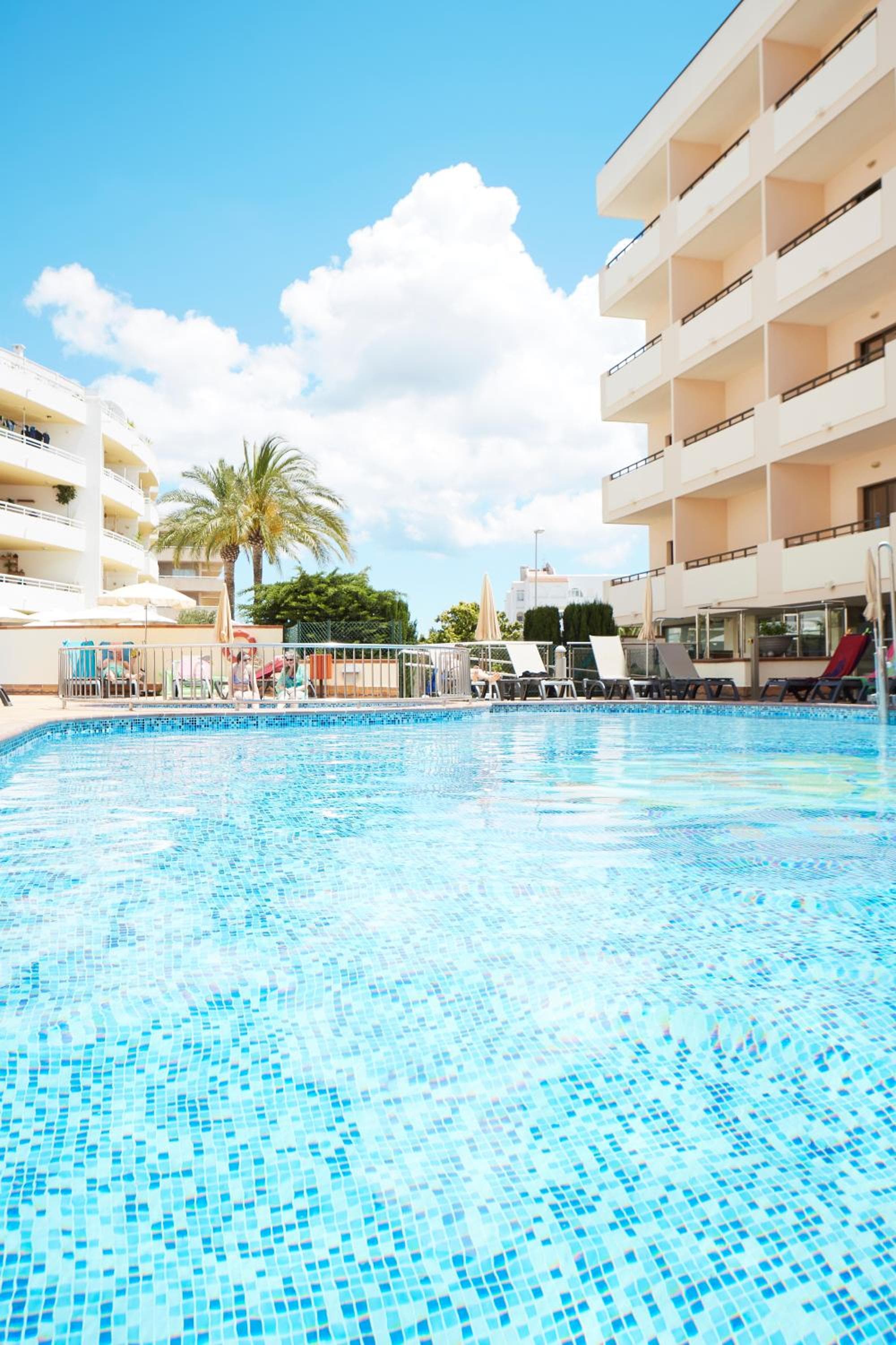 Visita l'Hotel La Cala — 1