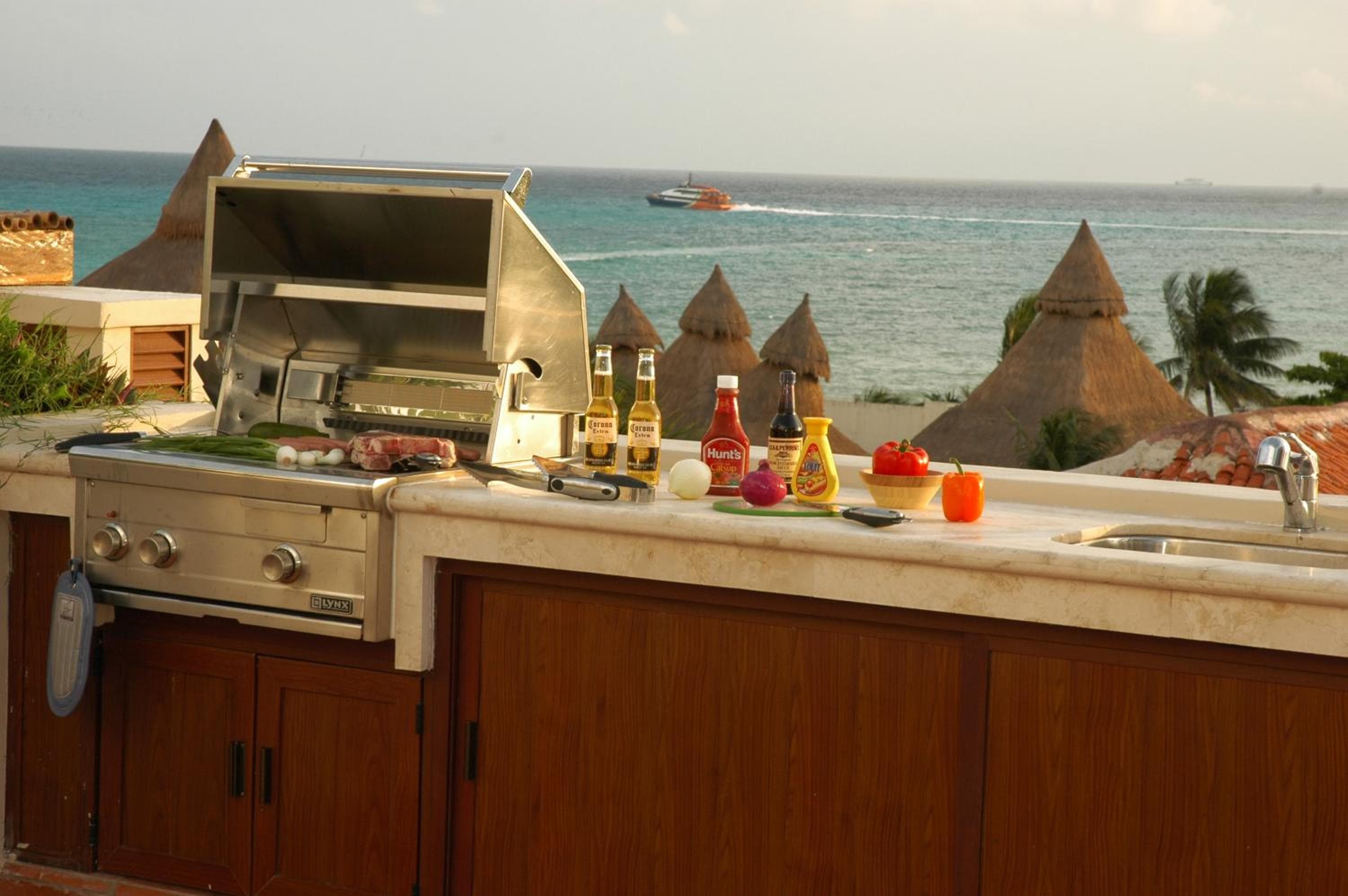 El Taj Oceanfront and Beachside Condo Hotel — 10